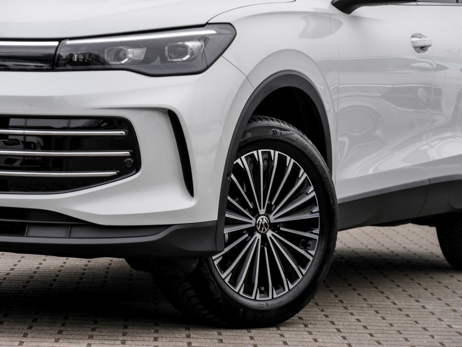 Volkswagen Tiguan 2.0 ELEGANCE 4X4 AHK HARMAN CAM NAVI LED