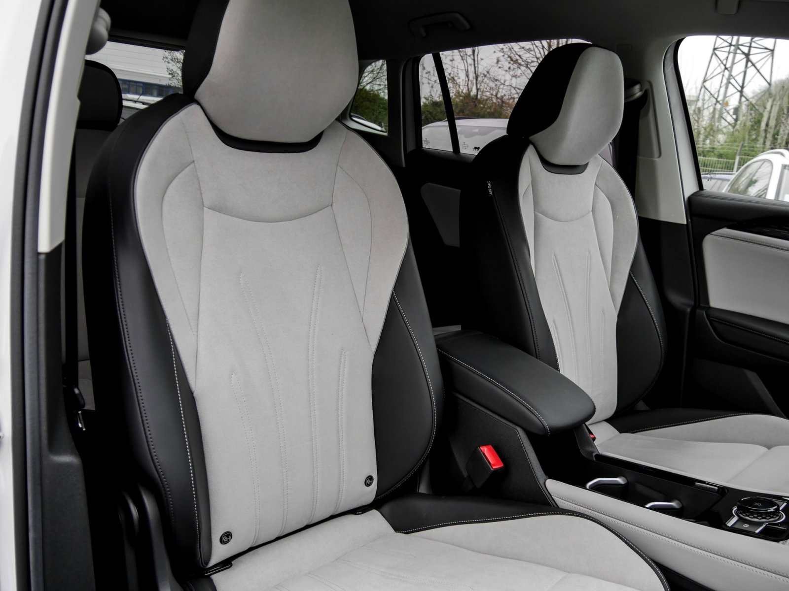 Volkswagen Tiguan 2.0 ELEGANCE 4X4 AHK HARMAN CAM NAVI LED
