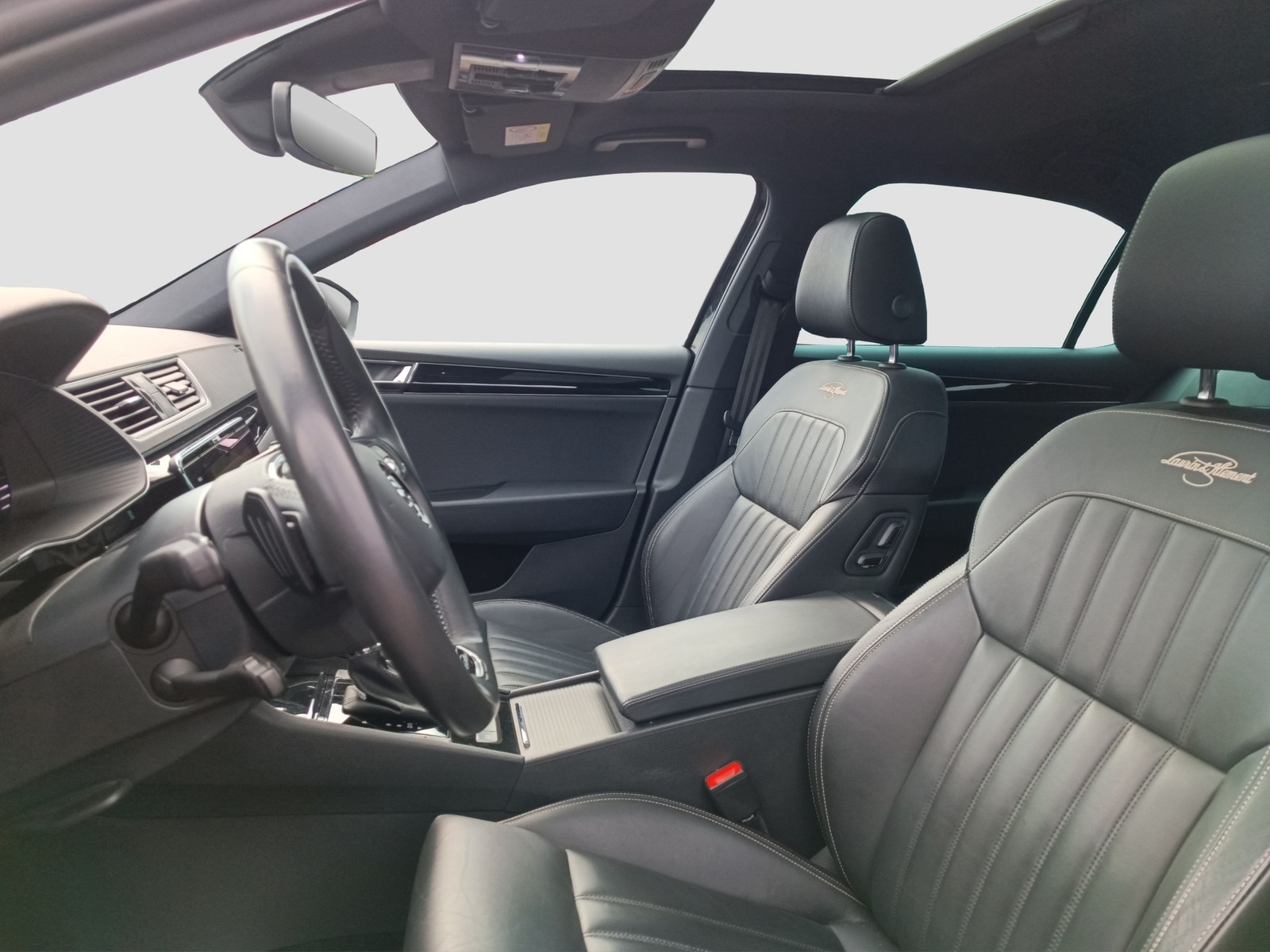 Skoda Superb 1.4 iV L&K PANO LEDER AHK ACC DCC eSITZE LED