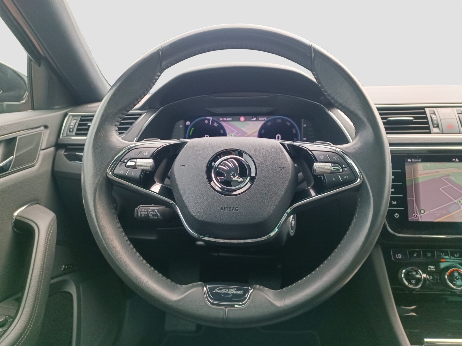 Skoda Superb 1.4 iV L&K PANO LEDER AHK ACC DCC eSITZE LED