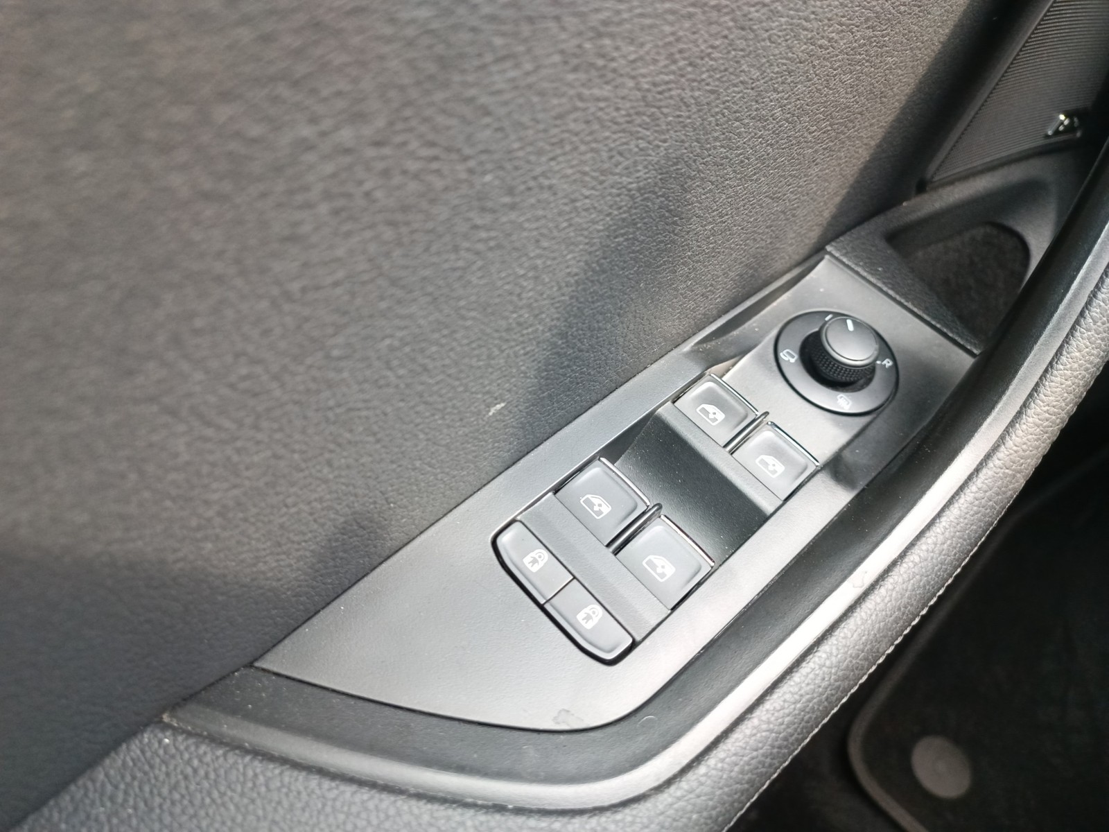 Skoda Superb 1.4 iV L&K PANO LEDER AHK ACC DCC eSITZE LED