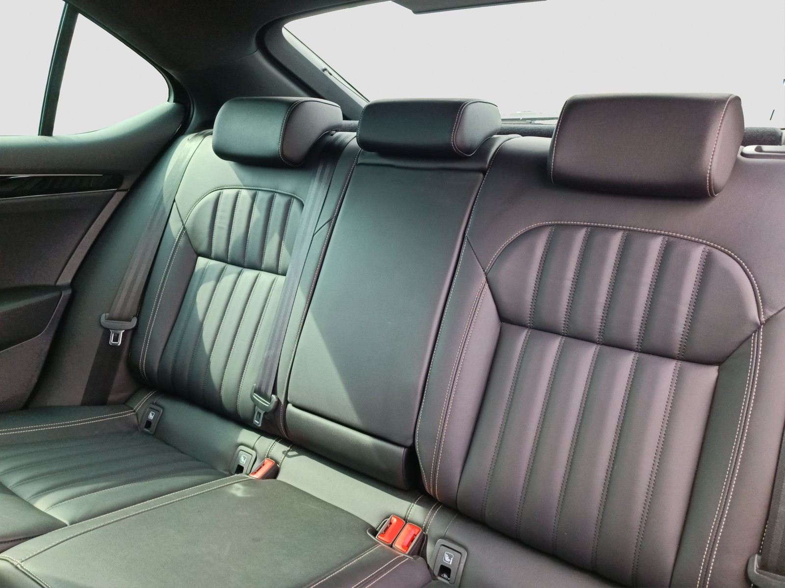 Skoda Superb 1.4 iV L&K PANO LEDER AHK ACC DCC eSITZE LED
