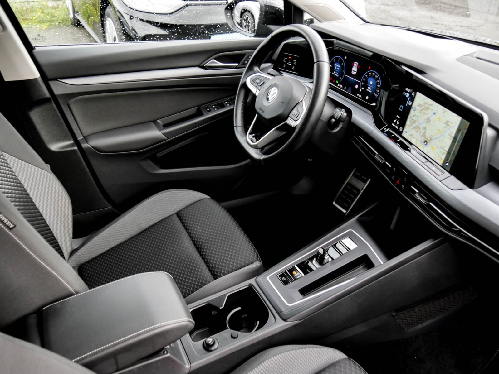 Volkswagen Golf VIII 2.0 ACTIVE PANO AHK KAMERA MATRIX NAVI