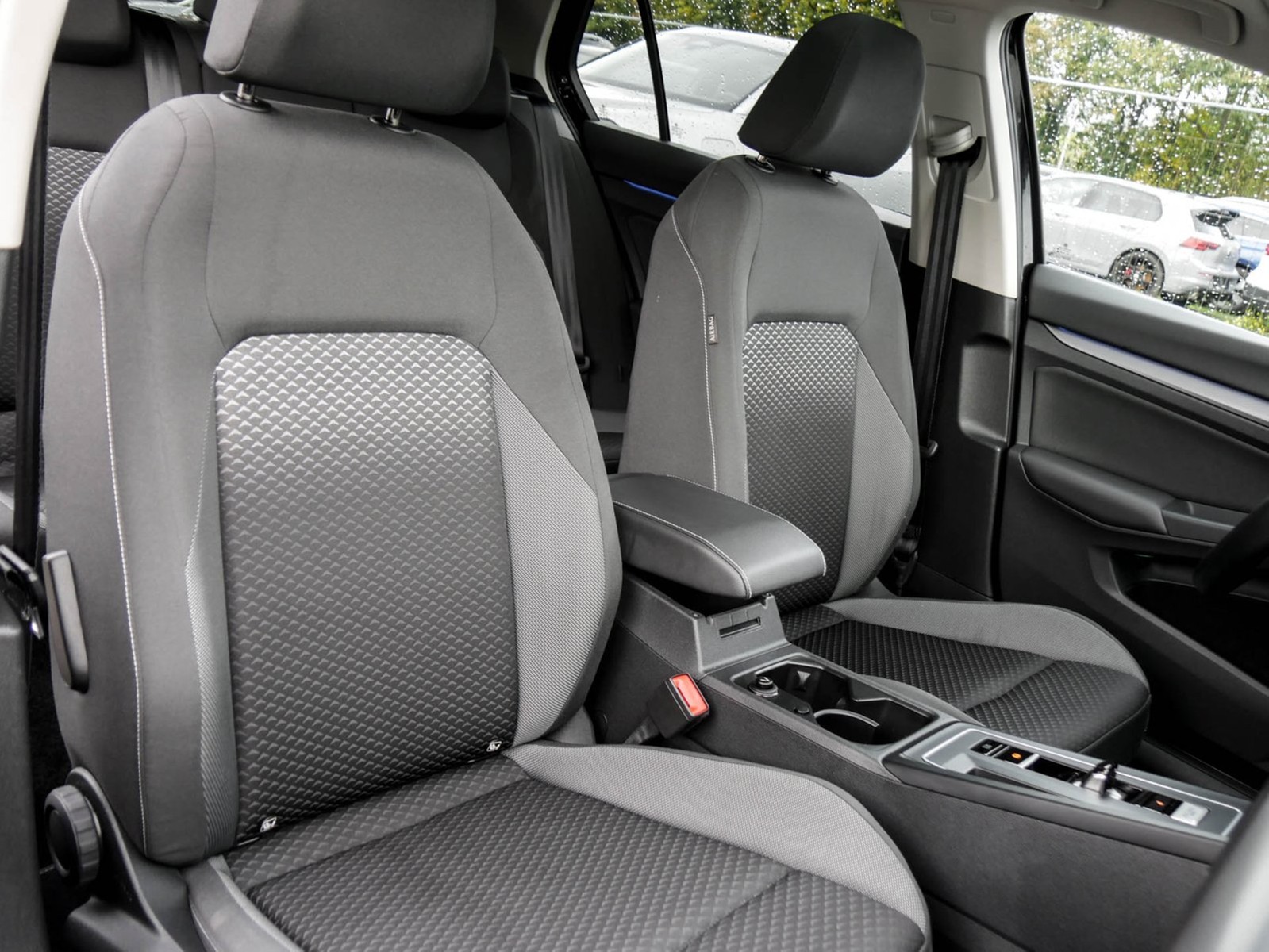 Volkswagen Golf VIII 2.0 ACTIVE PANO AHK KAMERA MATRIX NAVI