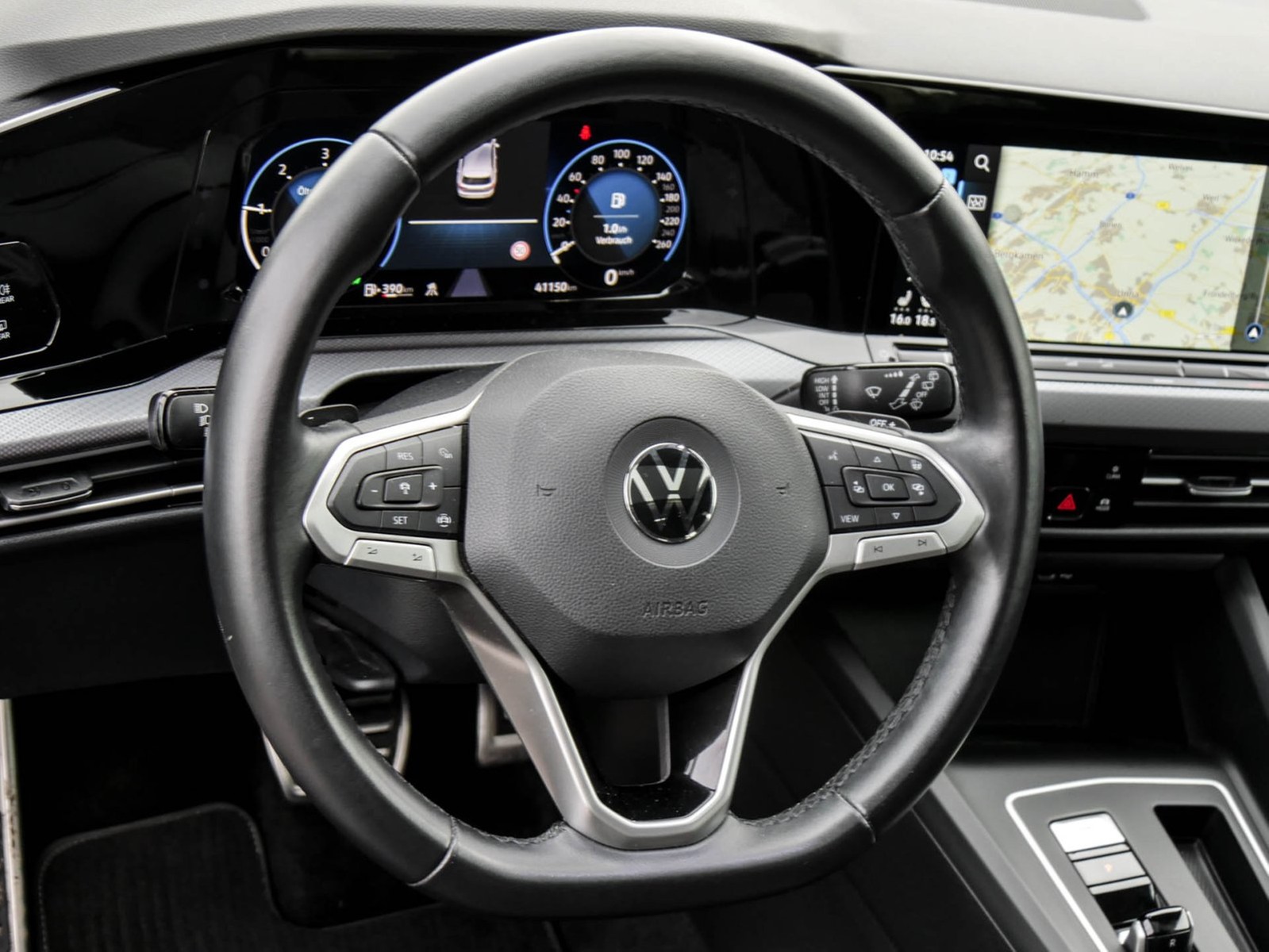 Volkswagen Golf VIII 2.0 ACTIVE PANO AHK KAMERA MATRIX NAVI