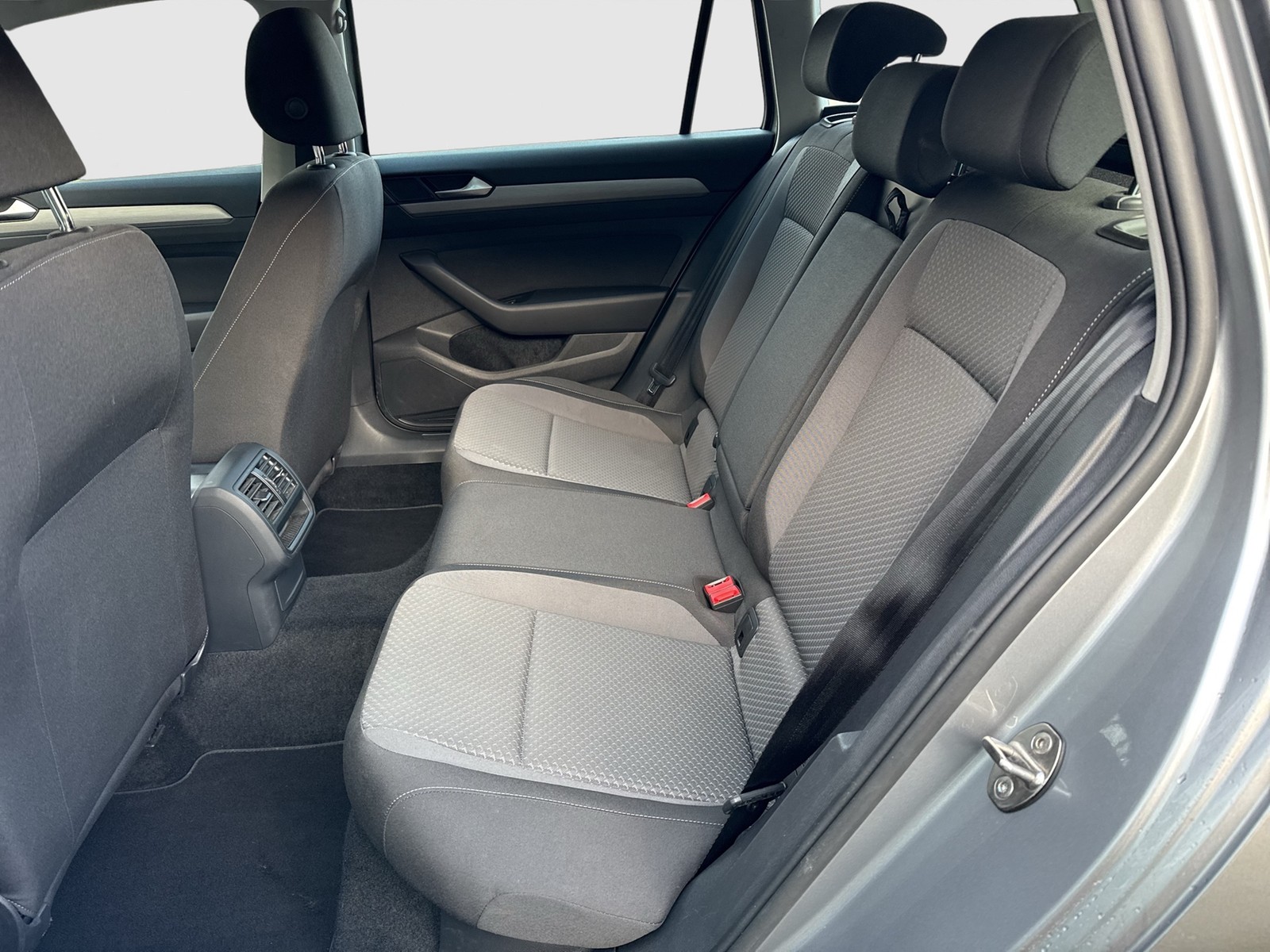 Volkswagen Passat Variant 1.5 CAM NAVI CARPLAY SITZHEIZUNG