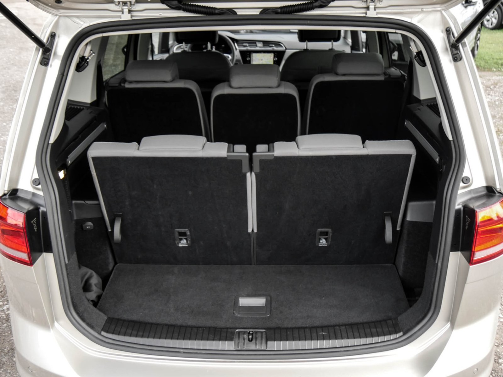 Volkswagen Touran 1.5 COMFORTLINE 7SITZE AHK CAM ACC NAVI