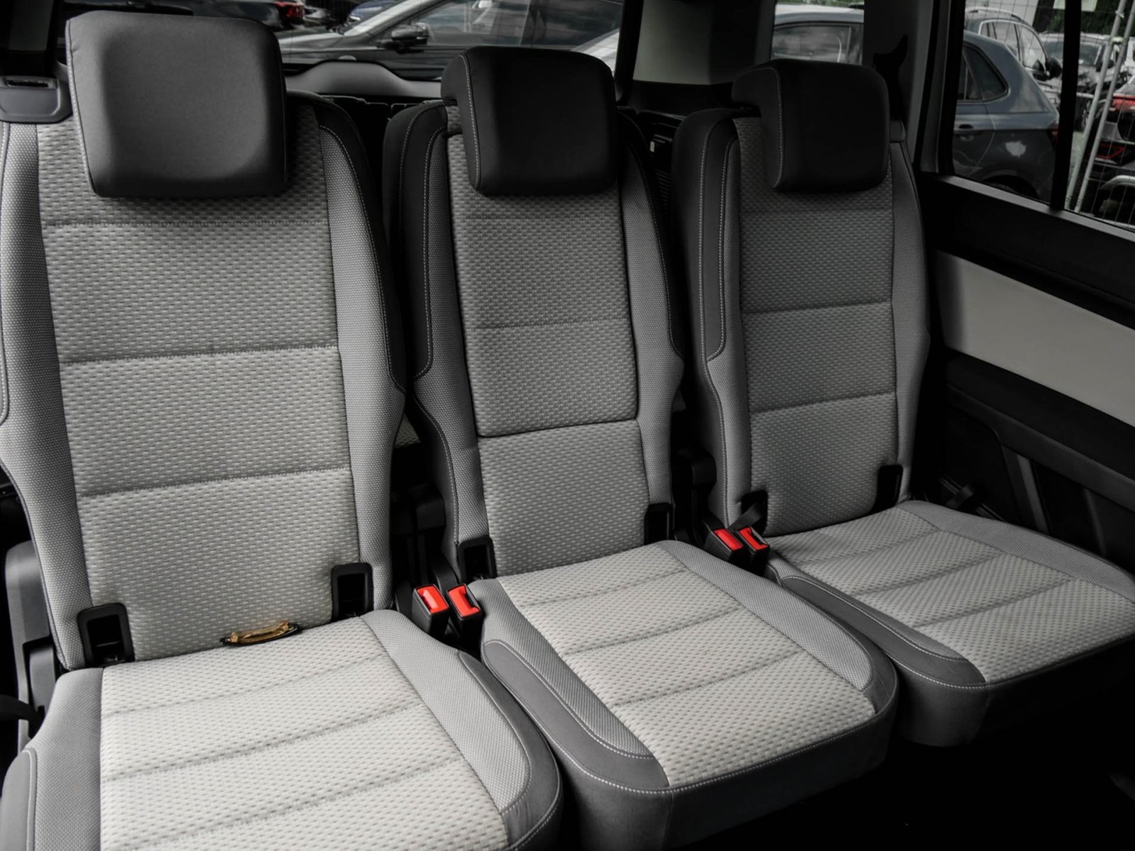 Volkswagen Touran 1.5 COMFORTLINE 7SITZE AHK CAM ACC NAVI