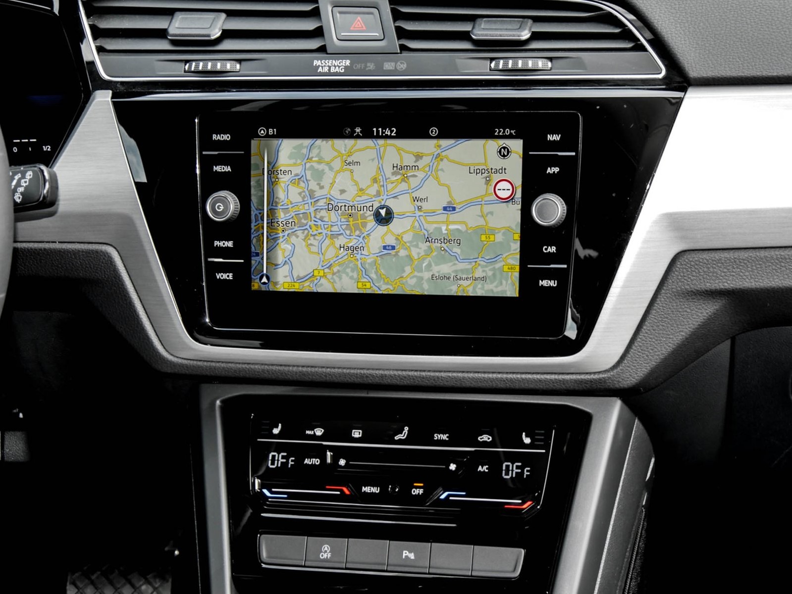 Volkswagen Touran 1.5 COMFORTLINE 7SITZE AHK CAM ACC NAVI