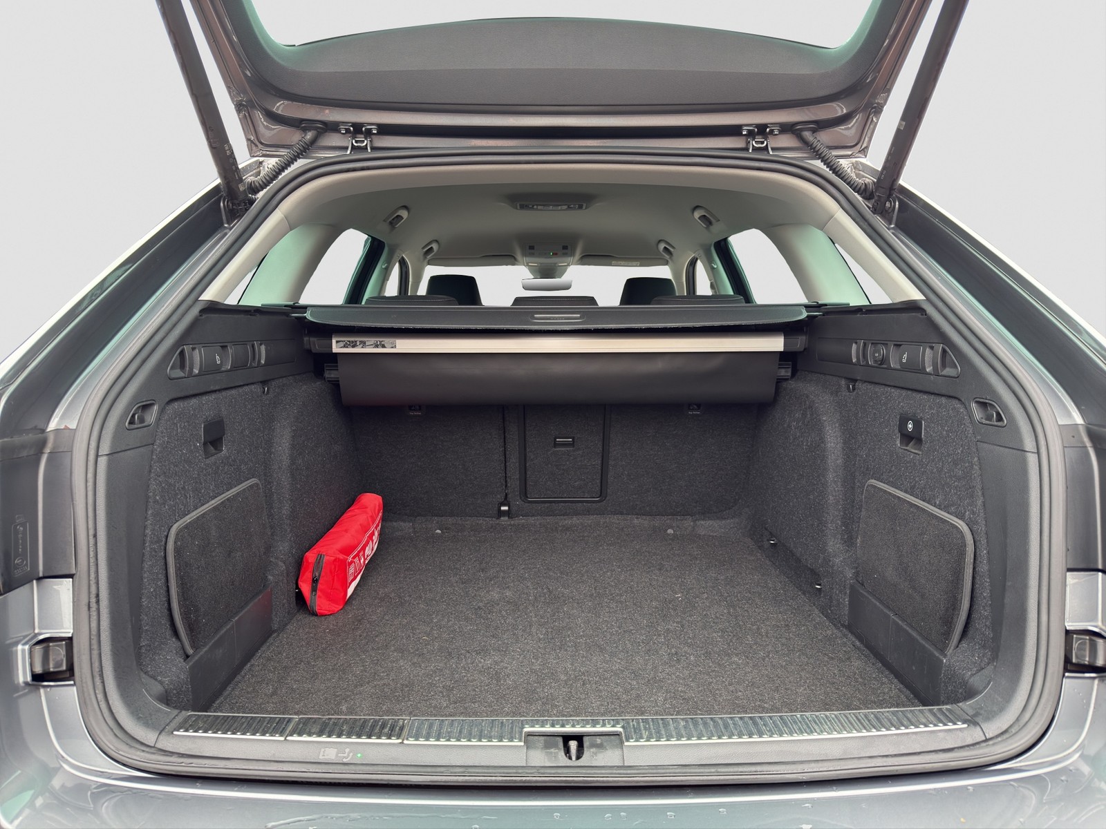 Skoda Superb Combi 2.0 STYLE AHK 360°CAM LM19 E-KLAPPE