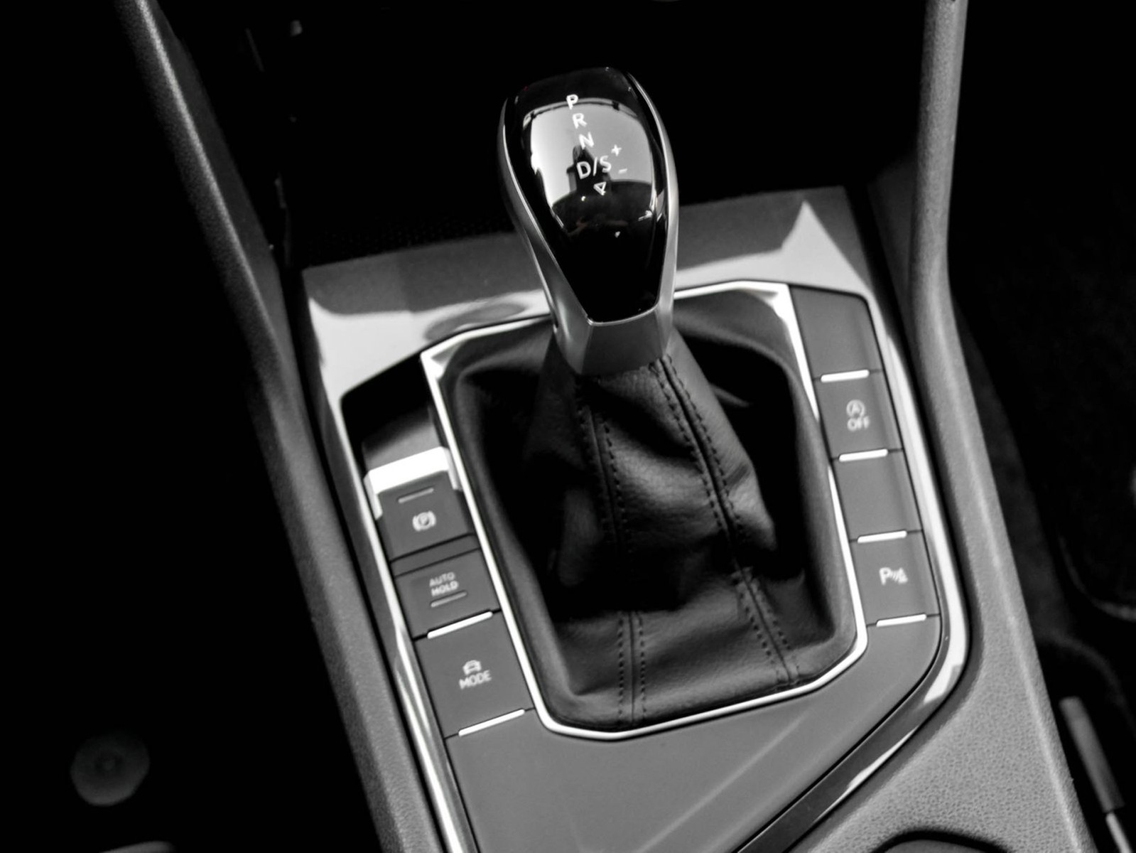 Volkswagen Tiguan 1.5 MOVE AHK CAM ACC LM17 E-KLAPPE NAVI