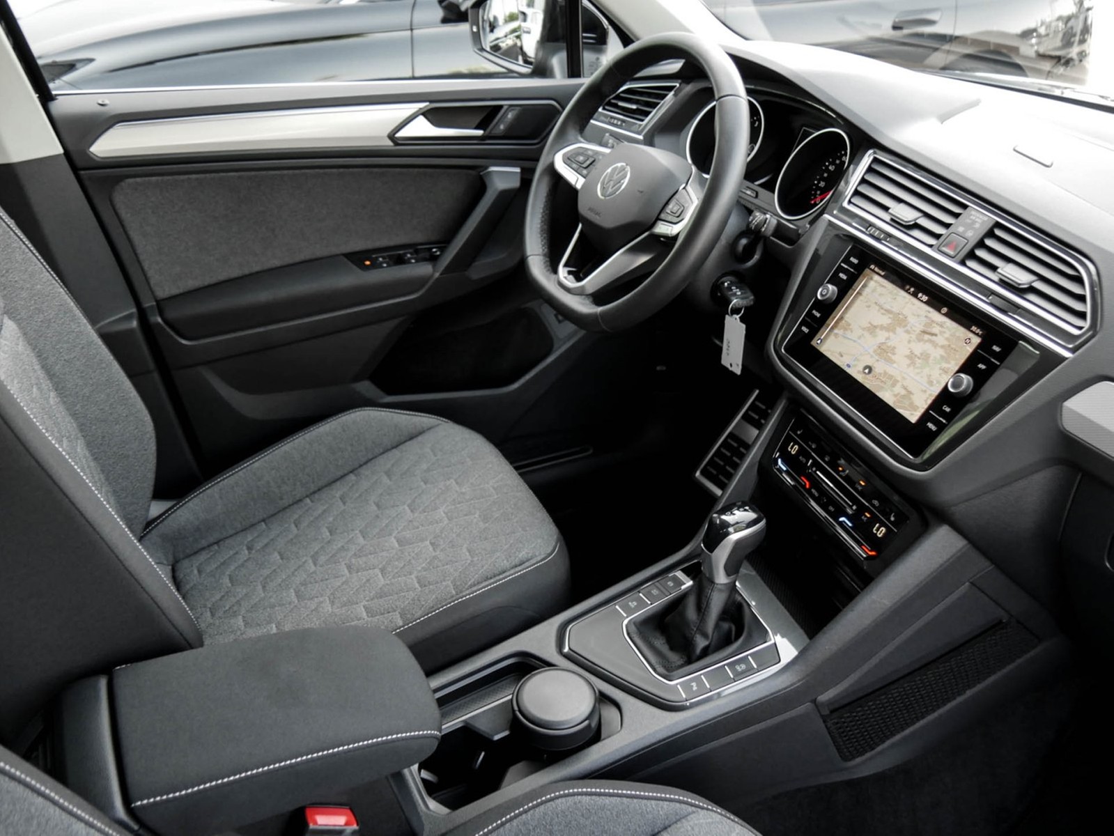 Volkswagen Tiguan 1.5 MOVE AHK CAM ACC LM17 E-KLAPPE NAVI