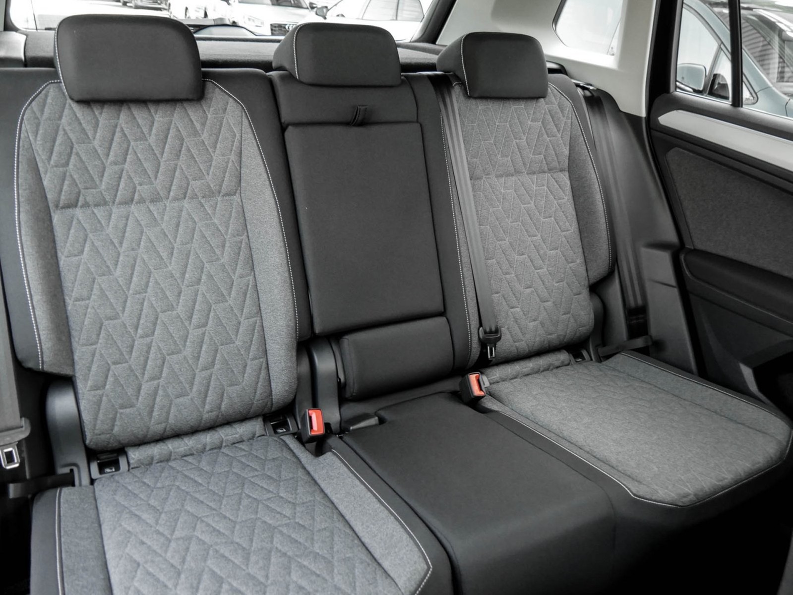 Volkswagen Tiguan 1.5 MOVE AHK CAM ACC LM17 E-KLAPPE NAVI