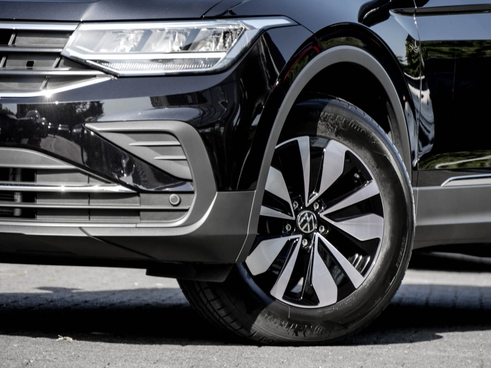 Volkswagen Tiguan 1.5 MOVE AHK CAM ACC LM17 E-KLAPPE NAVI