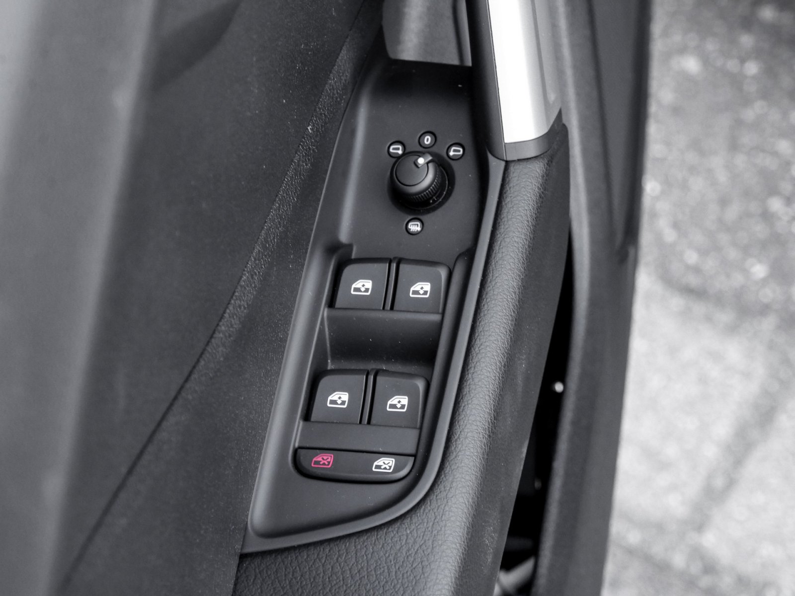 Audi Q2 35 advanced CAM ACC E-KLAPPE NAVI+ LM17 LED