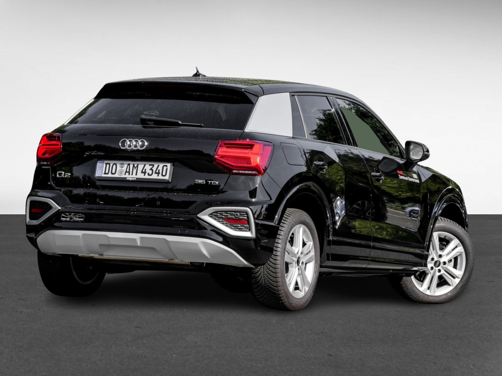 Audi Q2 35 advanced CAM ACC E-KLAPPE NAVI+ LM17 LED