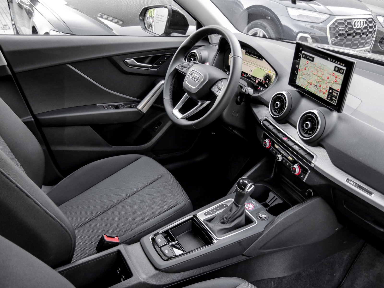 Audi Q2 35 advanced CAM ACC E-KLAPPE NAVI+ LM17 LED