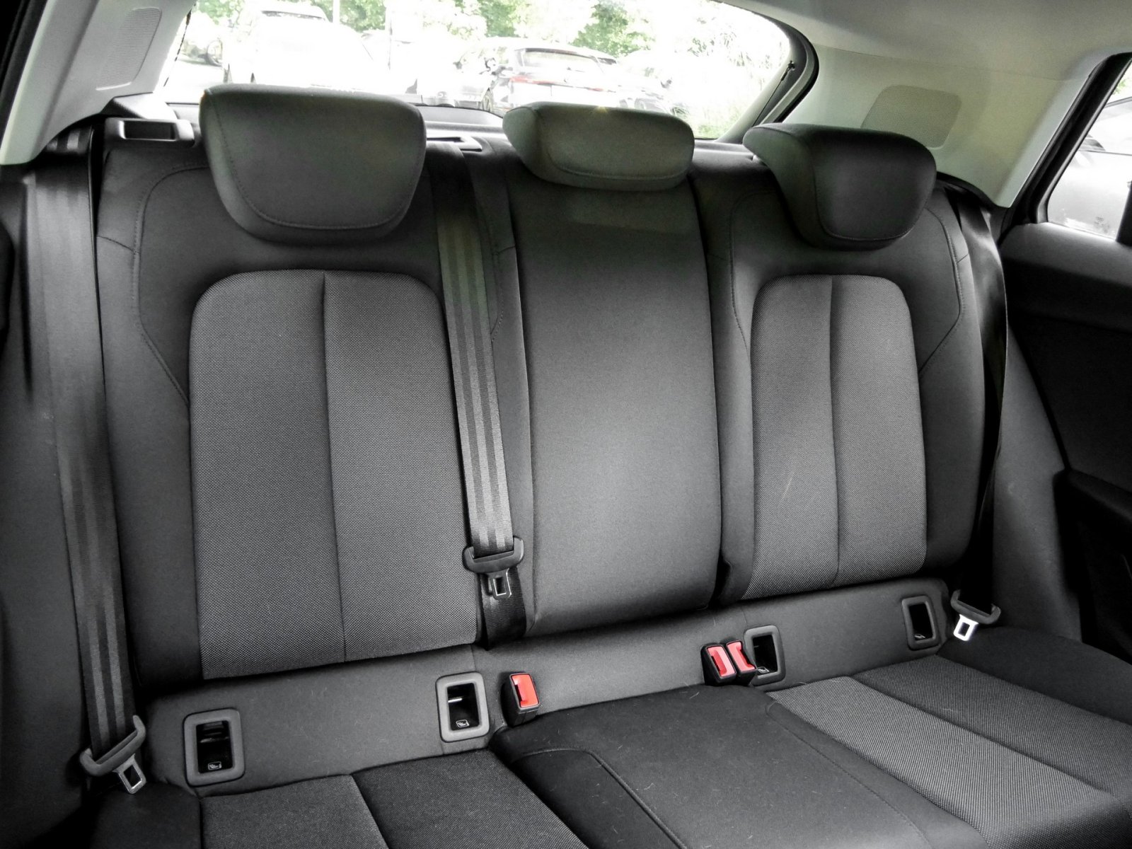 Audi Q2 35 advanced CAM ACC E-KLAPPE NAVI+ LM17 LED