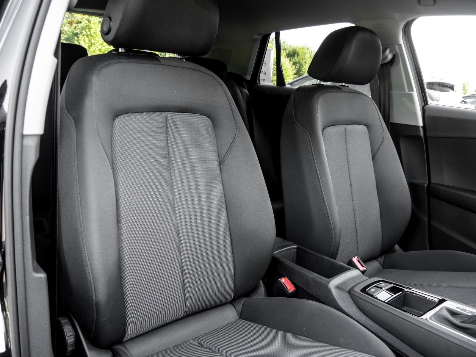 Audi Q2 35 advanced CAM ACC E-KLAPPE NAVI+ LM17 LED