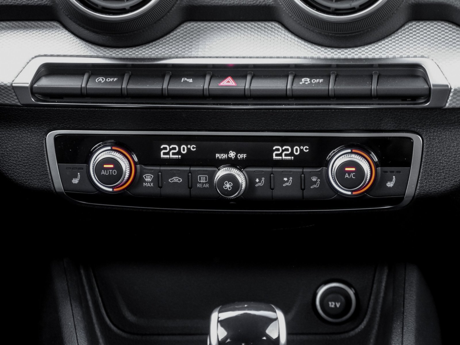 Audi Q2 35 advanced CAM ACC E-KLAPPE NAVI+ LM17 LED