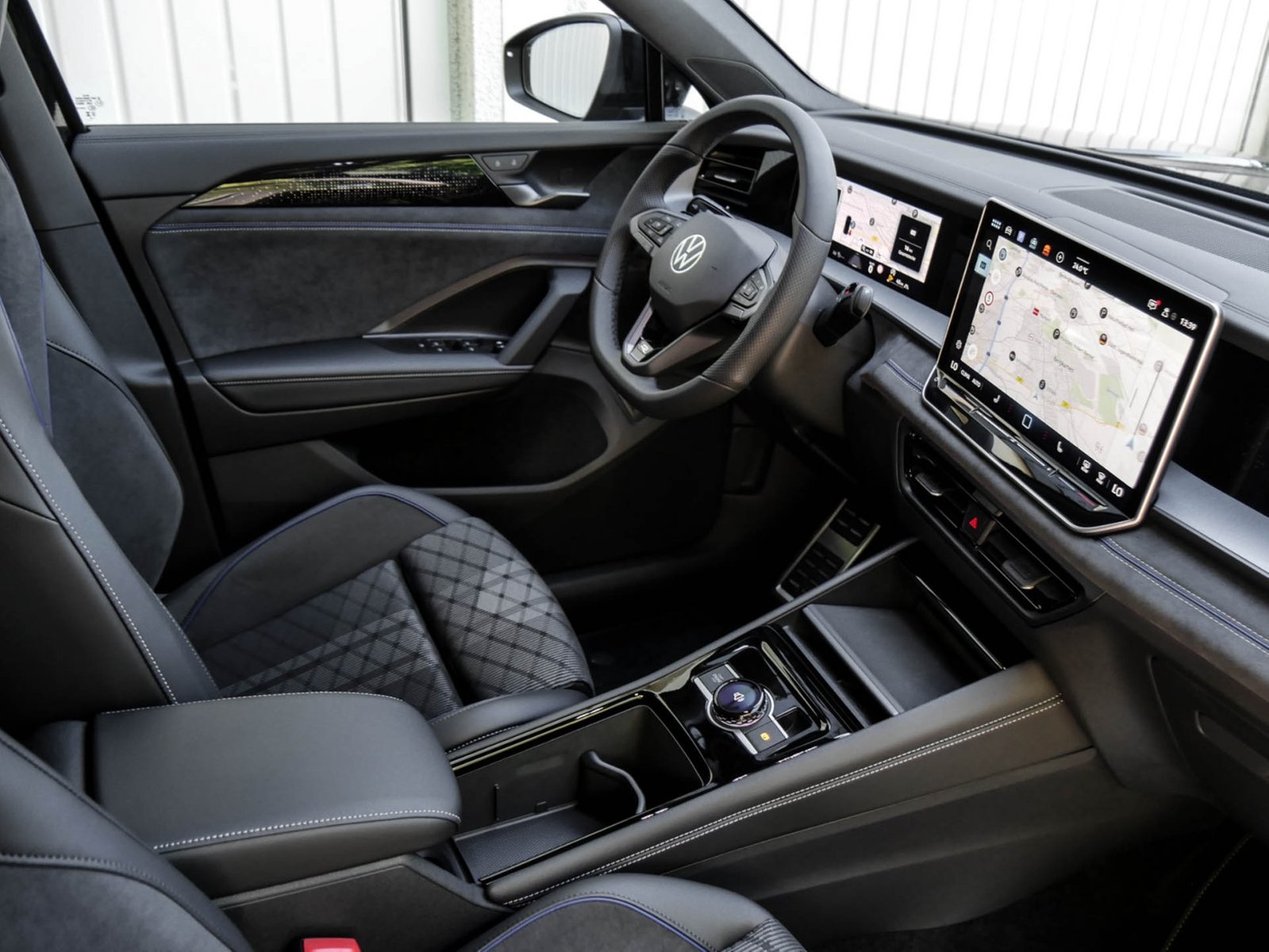 Volkswagen Tayron 2.0 R-LINE BLACKSTYLE 4X4 PANO 360CAM 20Z