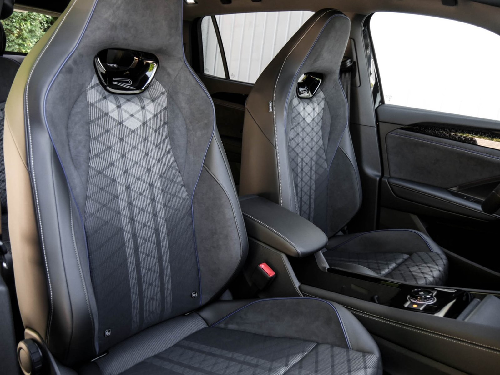 Volkswagen Tayron 2.0 R-LINE BLACKSTYLE 4X4 PANO 360CAM 20Z