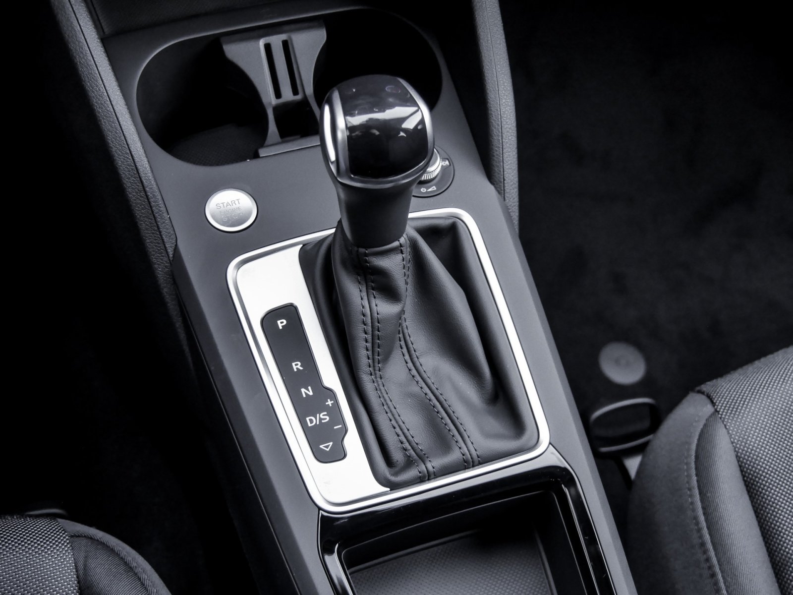 Audi Q2 35 advanced CAM ACC E-KLAPPE NAVI+ LM17 LED