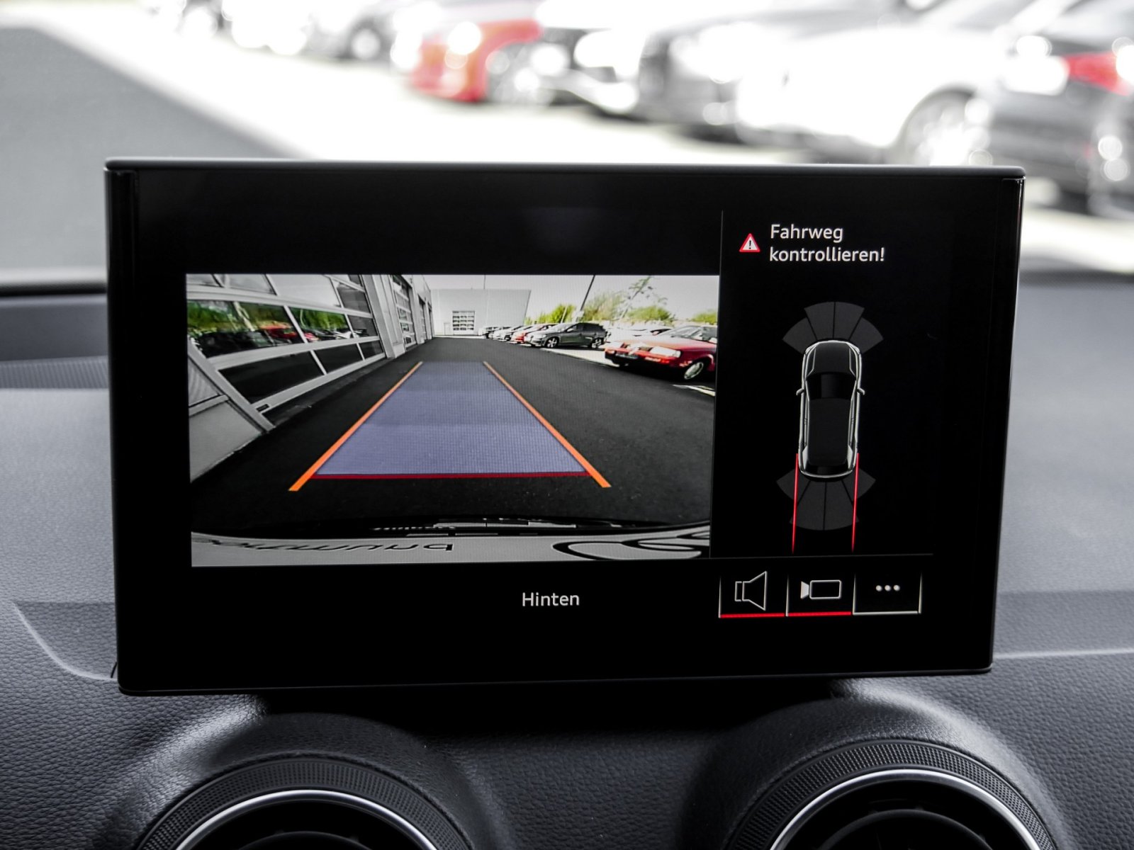 Audi Q2 35 advanced CAM ACC E-KLAPPE NAVI+ LM17 LED