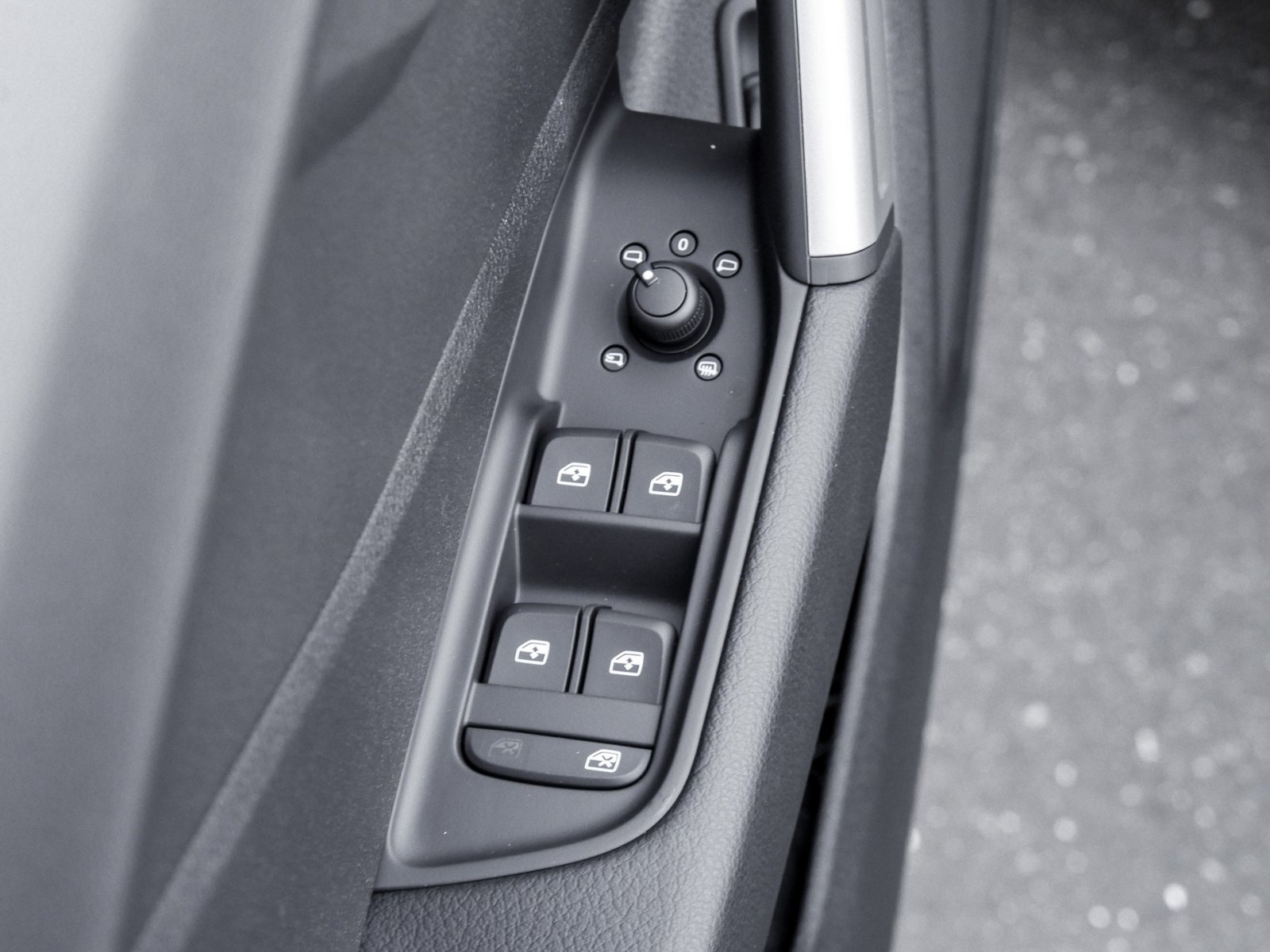 Audi Q2 35 advanced CAM ACC E-KLAPPE NAVI+ LM17 LED