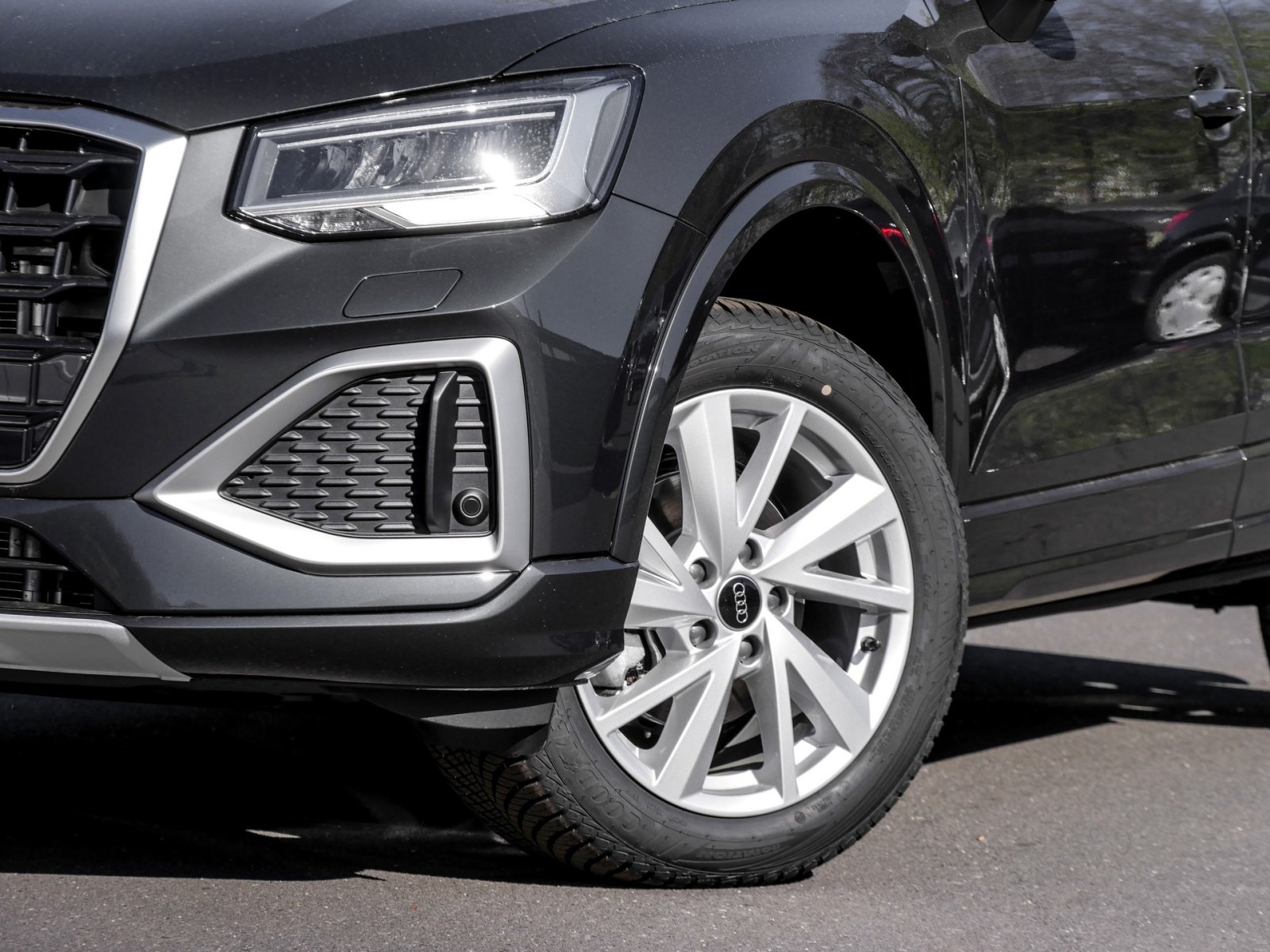 Audi Q2 35 advanced CAM ACC E-KLAPPE NAVI+ LM17 LED