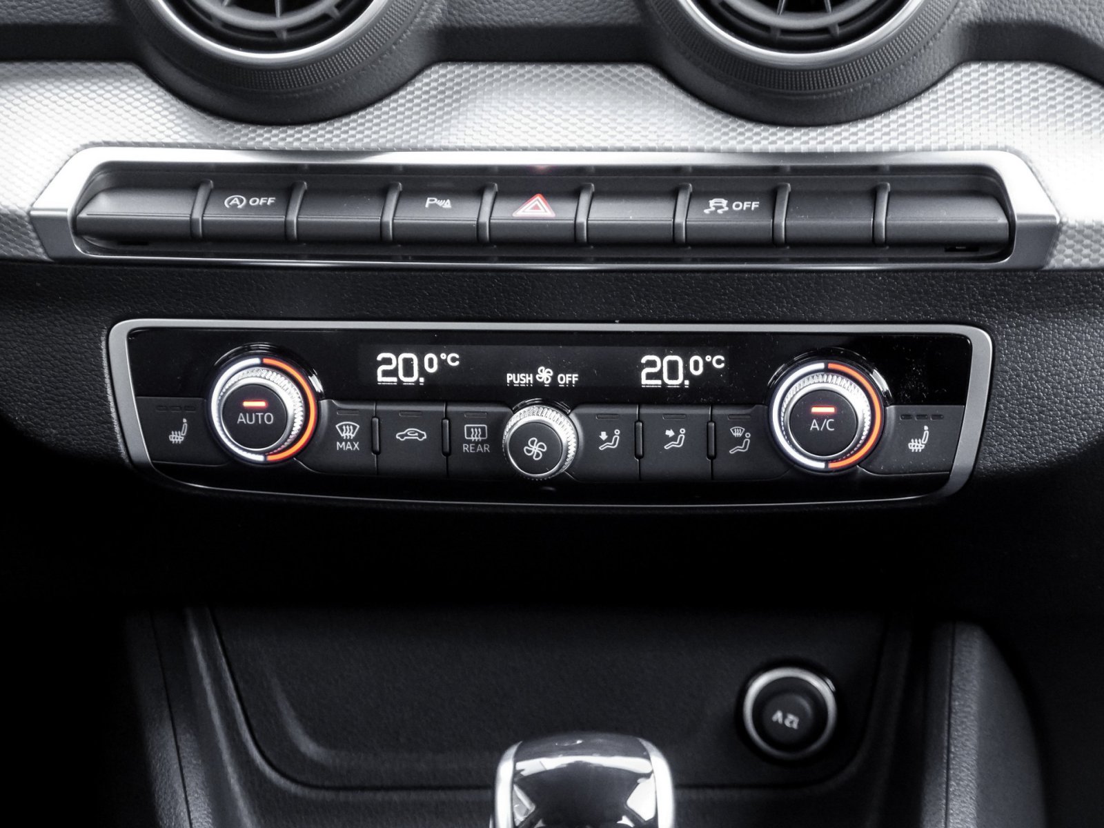Audi Q2 35 advanced CAM ACC E-KLAPPE NAVI+ LM17 LED