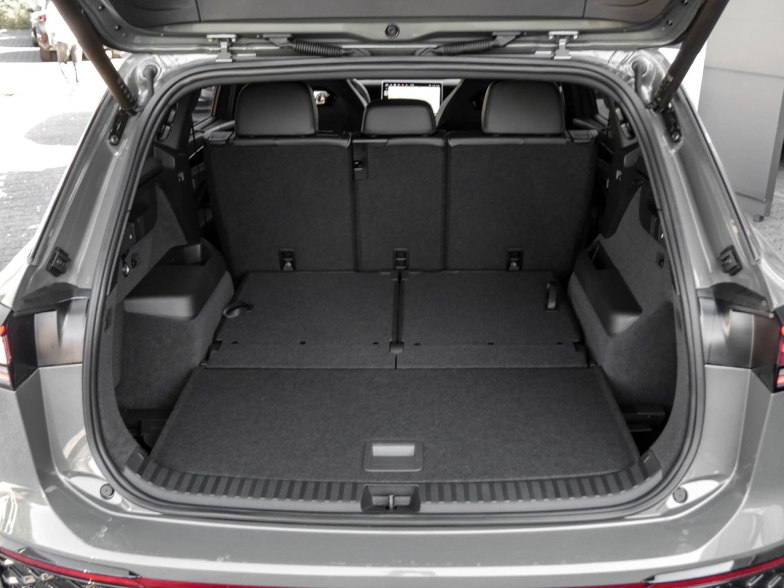 Volkswagen Tayron 2.0 R-LINE BLACKSTYLE 4X4 PANO 360CAM 20Z