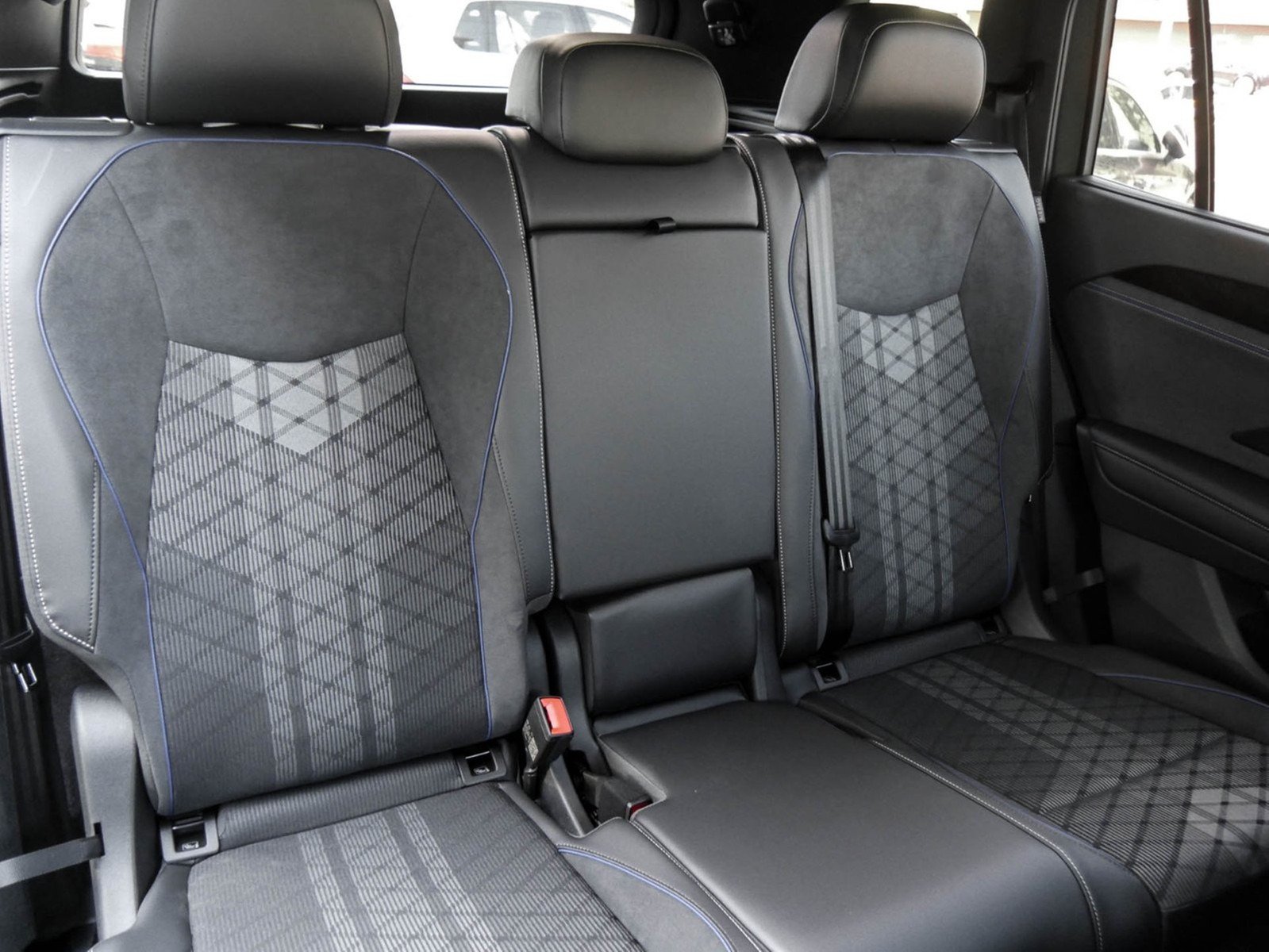 Volkswagen Tayron 2.0 R-LINE BLACKSTYLE 4X4 PANO 360CAM 20Z