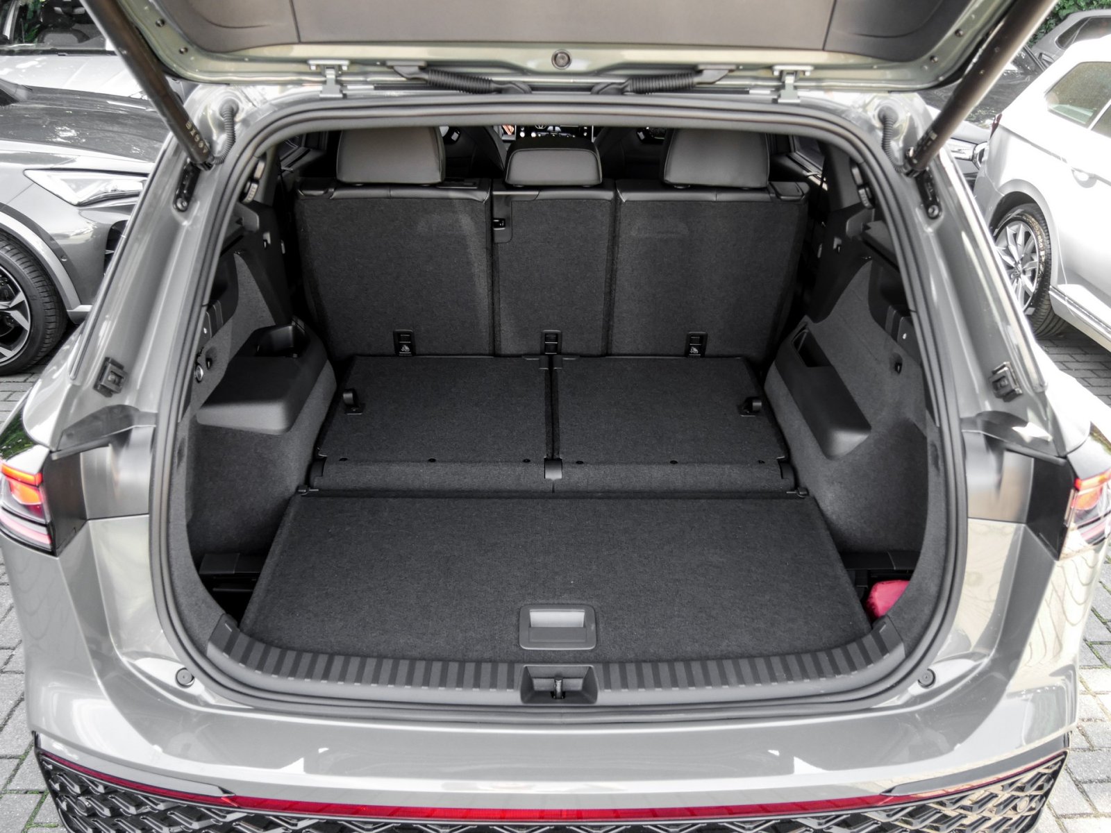 Volkswagen Tayron 2.0 R-LINE BLACKSTYLE 4X4 PANO 360CAM 20Z