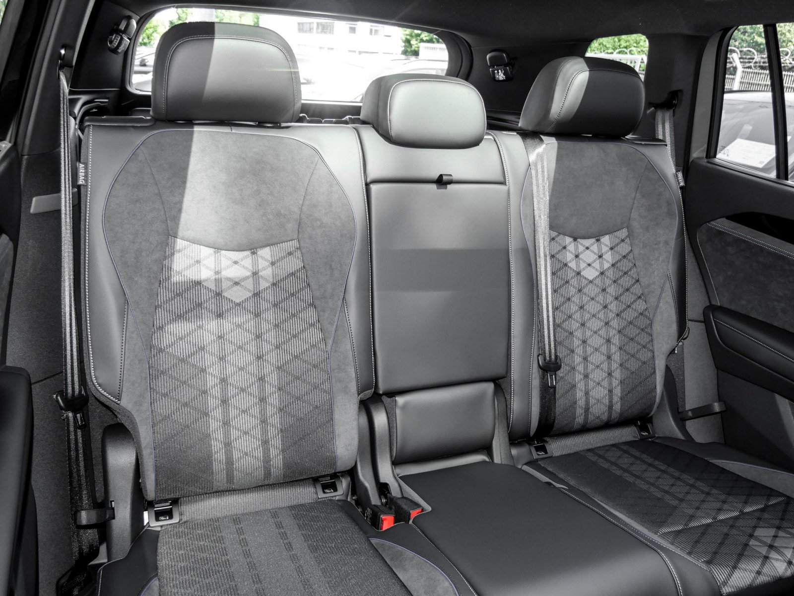 Volkswagen Tayron 2.0 R-LINE BLACKSTYLE 4X4 PANO 360CAM 20Z