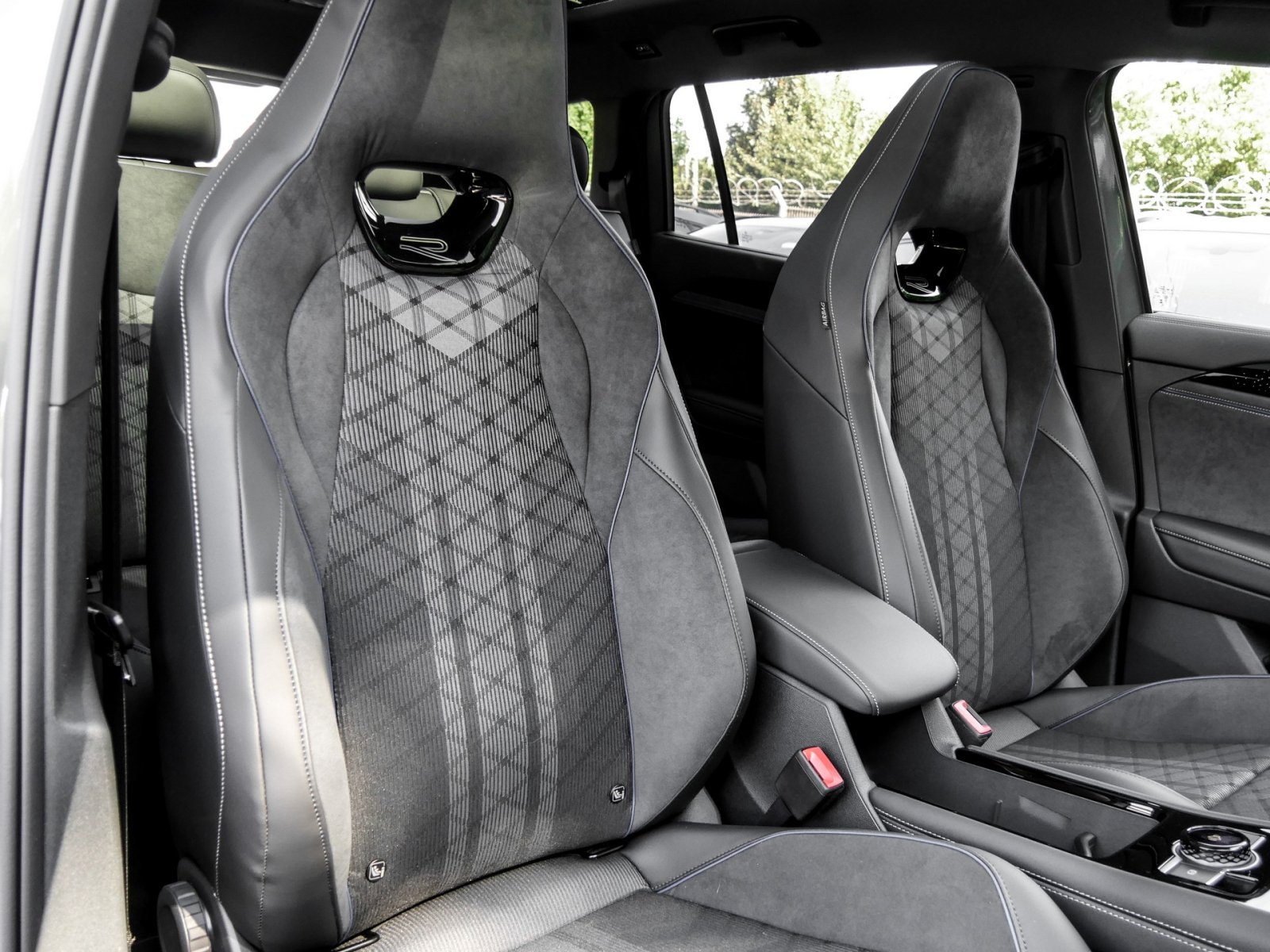 Volkswagen Tayron 2.0 R-LINE BLACKSTYLE 4X4 PANO 360CAM 20Z