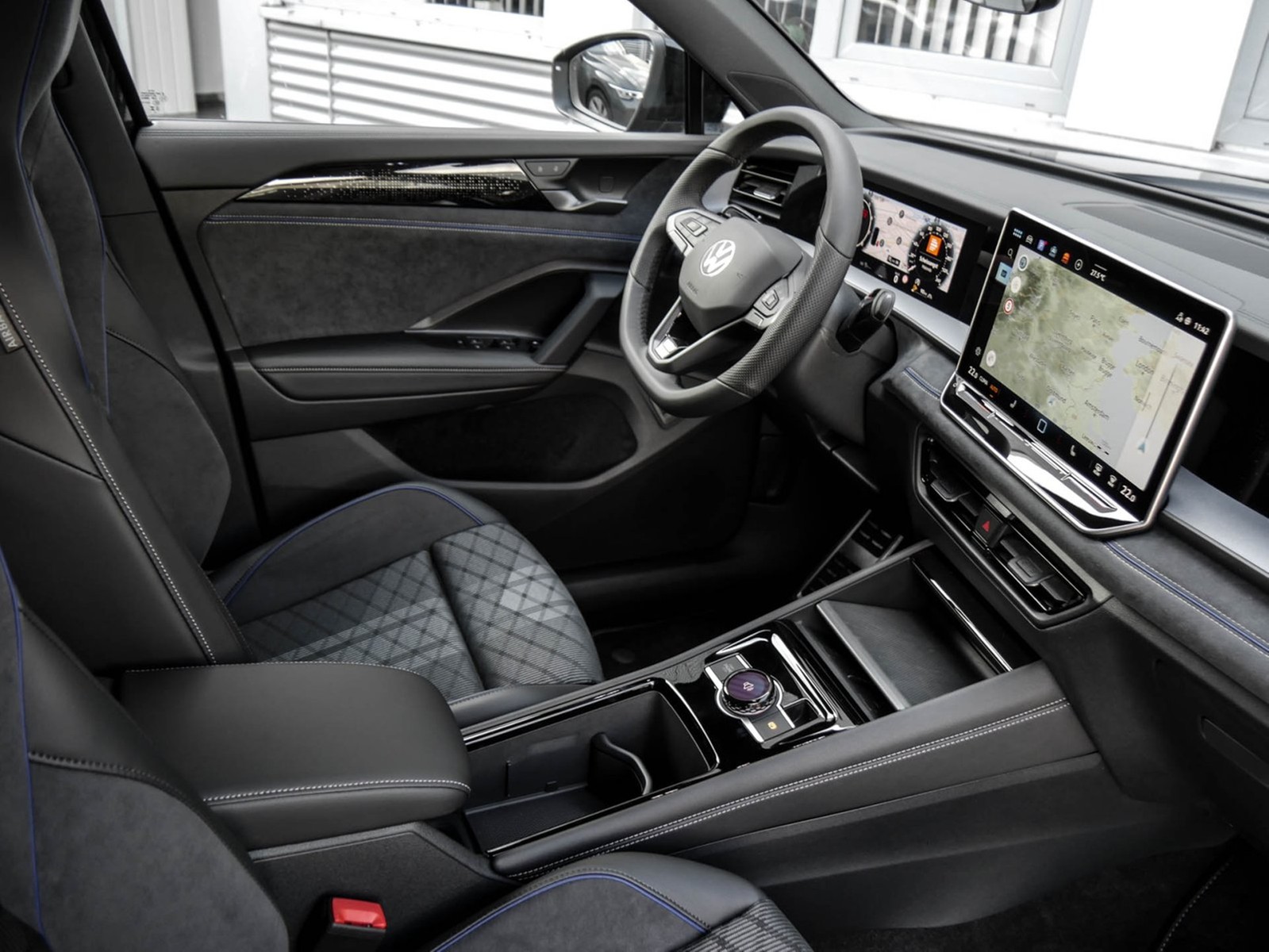 Volkswagen Tayron 2.0 R-LINE BLACKSTYLE 4X4 PANO 360CAM 20Z