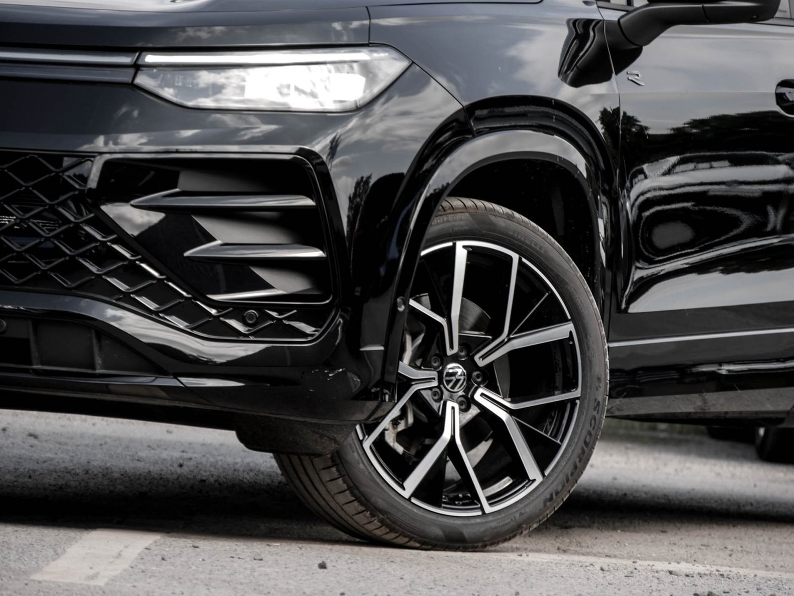 Volkswagen Tayron 2.0 R-LINE BLACKSTYLE 4X4 PANO 360CAM 20Z