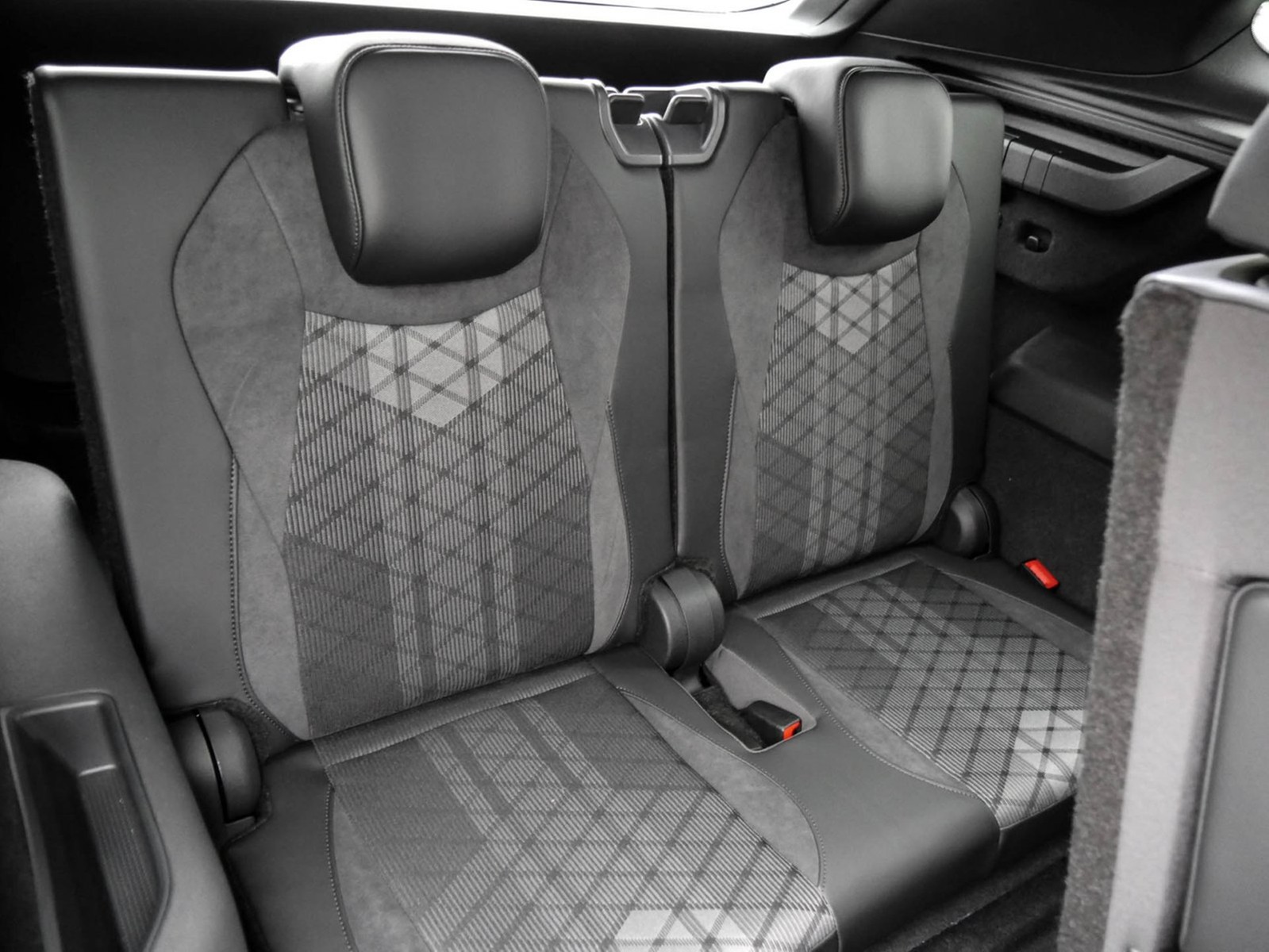 Volkswagen Tayron 2.0 R-LINE BLACKSTYLE 4X4 PANO 360CAM 20Z