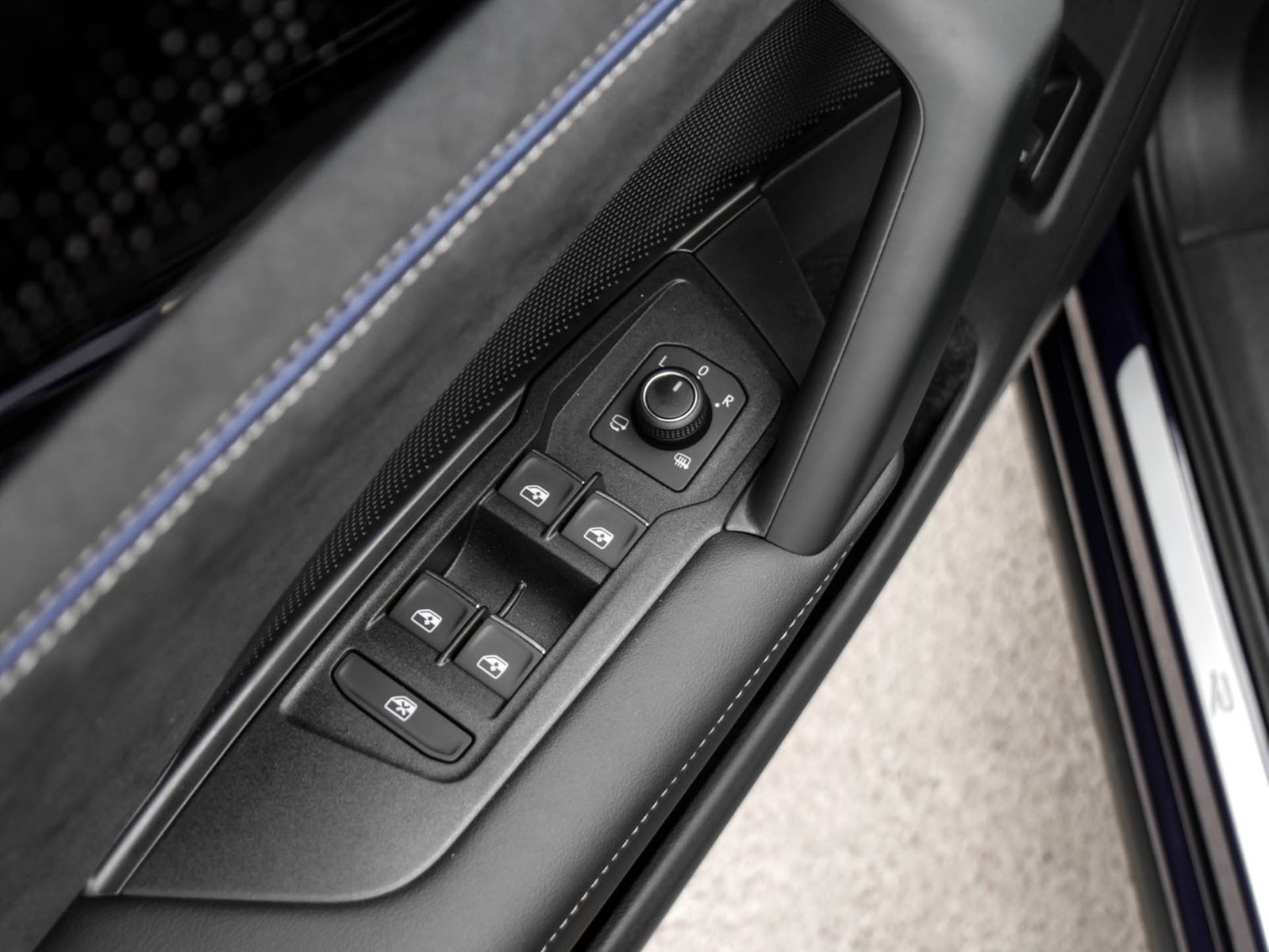 Volkswagen Tayron 2.0 R-LINE BLACKSTYLE 4X4 PANO 360CAM 20Z