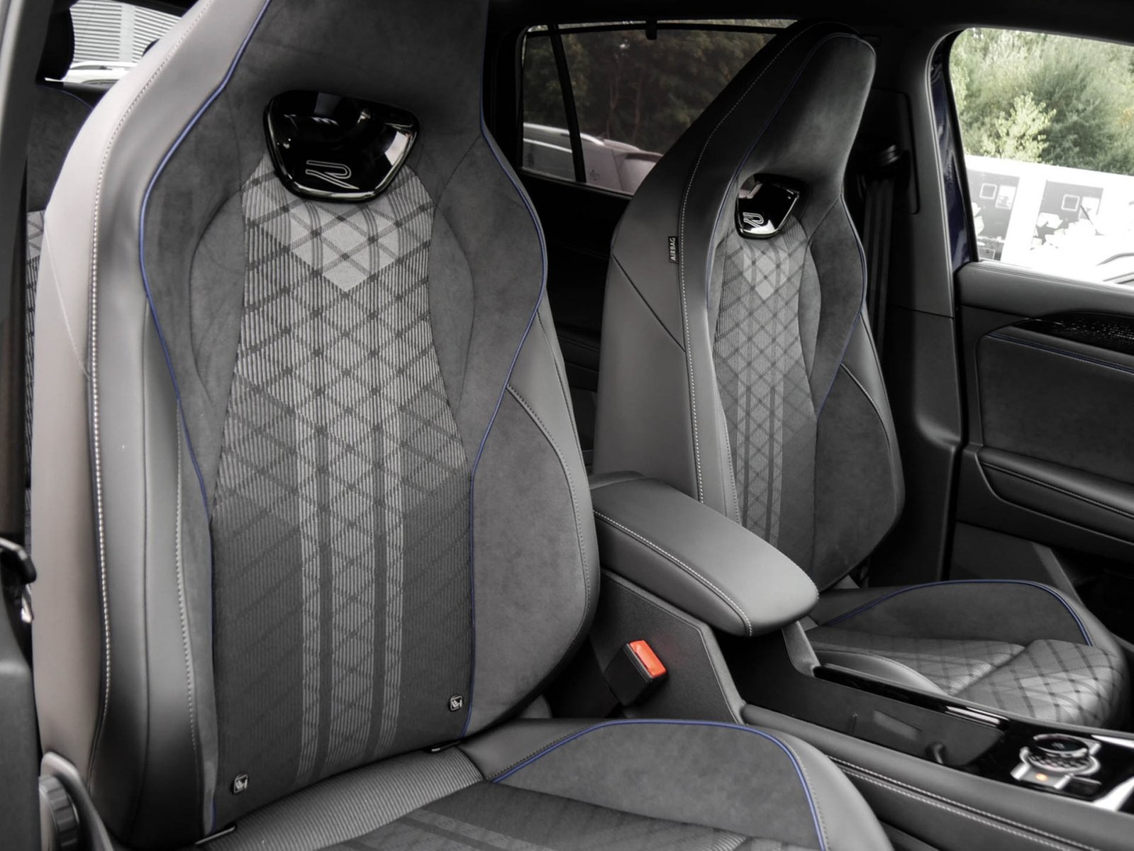 Volkswagen Tayron 2.0 R-LINE BLACKSTYLE 4X4 PANO 360CAM 20Z