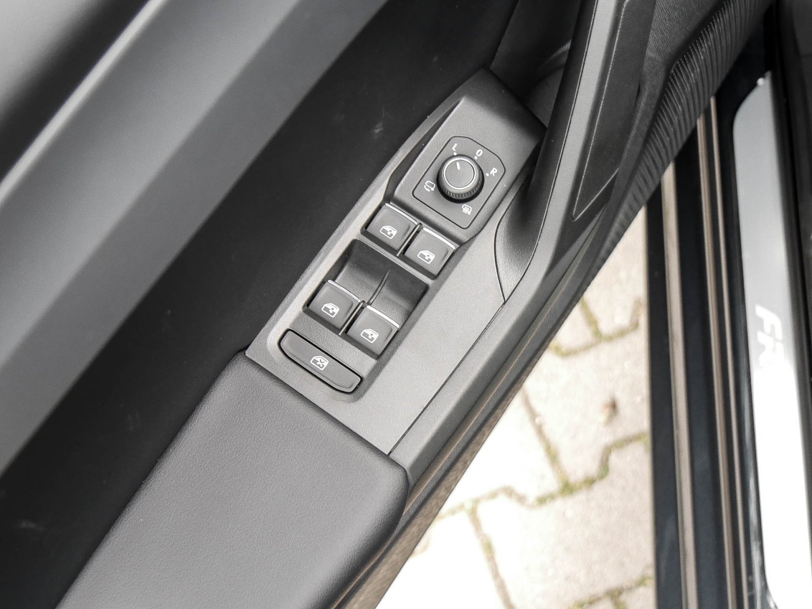 Seat Leon 1.5 FR DSG NAV BEATS AHK-Vorb. LM18