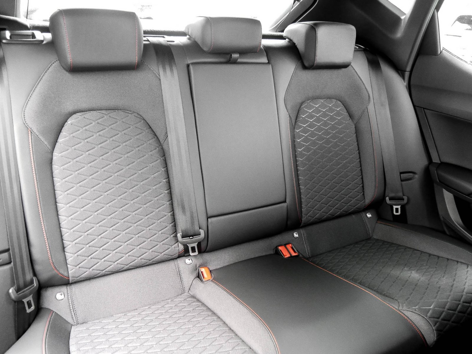 Seat Leon 1.5 FR DSG NAV BEATS AHK-Vorb. LM18