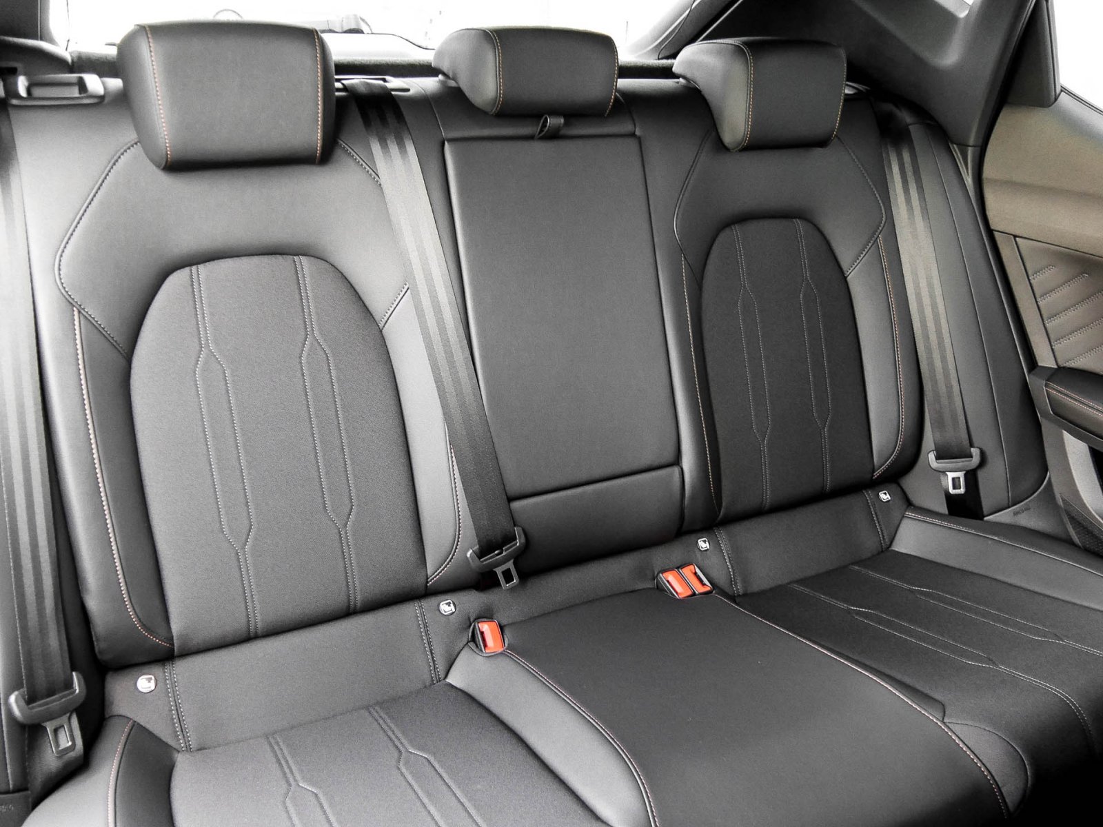 Cupra Leon 1.5 DSG SENNHEISER NAV CAM LENKRAD&SITZHZG