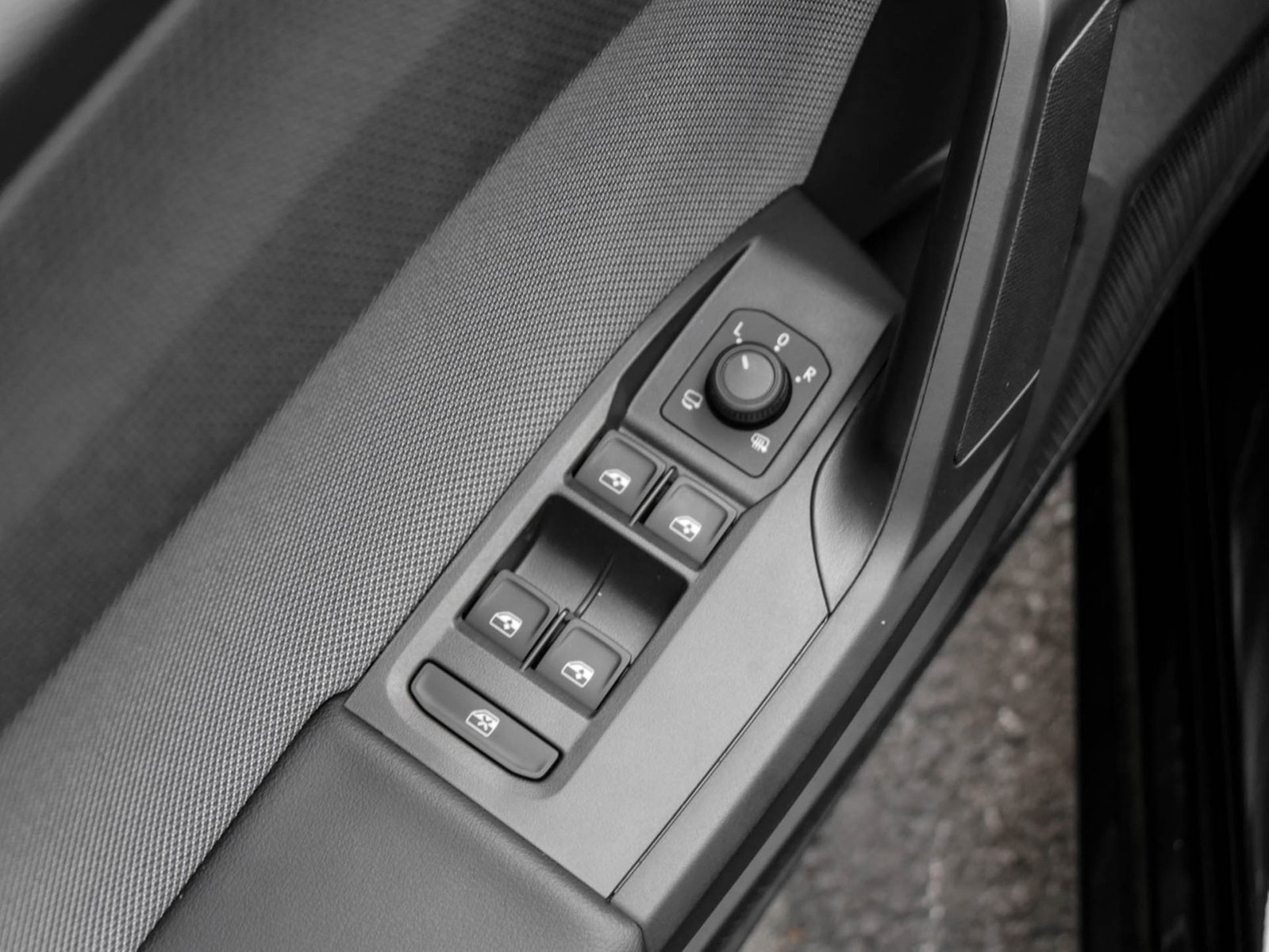 Seat Leon 1.5 ROAD EDITION DSG NAV RFK KEYL AHK-Vorb.