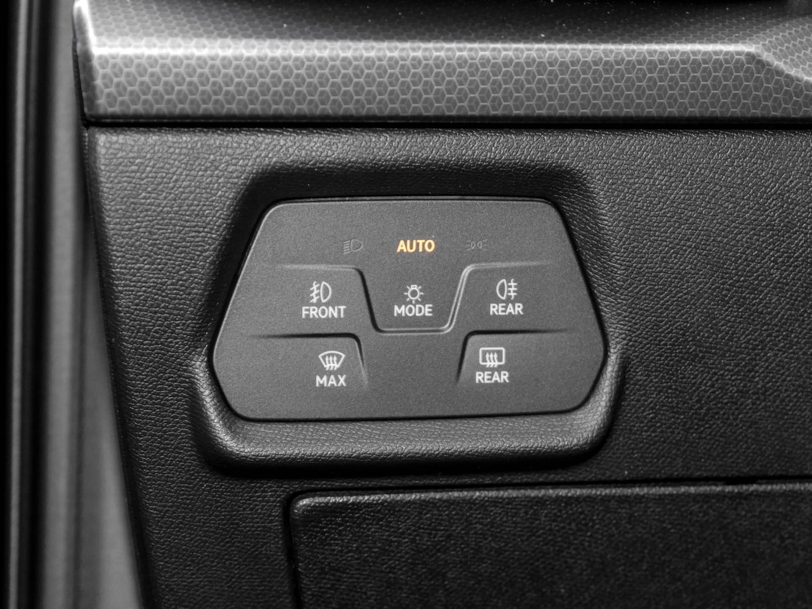 Seat Leon 1.5 ROAD EDITION DSG NAV RFK KEYL AHK-Vorb.
