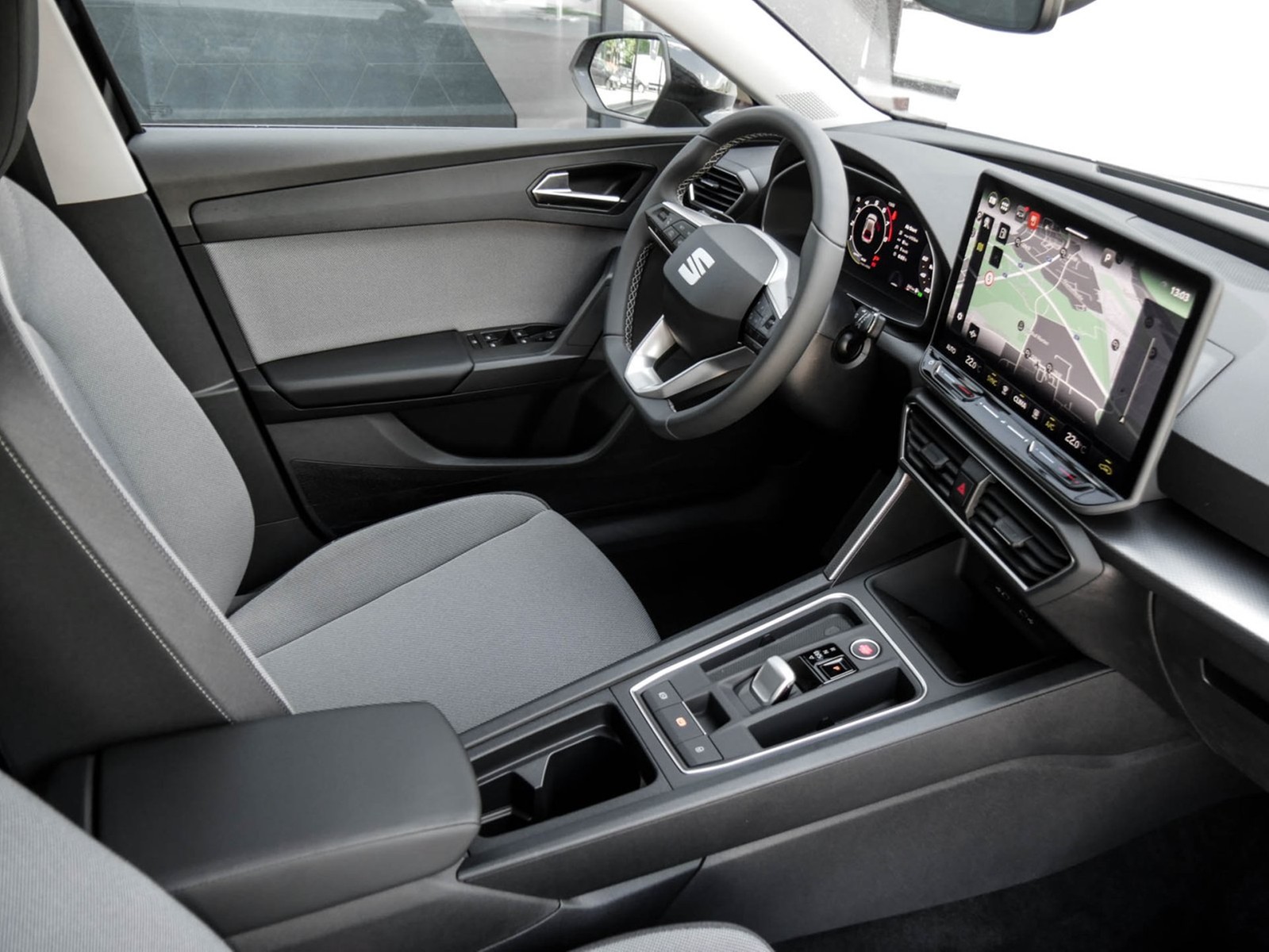 Seat Leon 1.5 ROAD EDITION DSG NAV RFK KEYL AHK-Vorb.