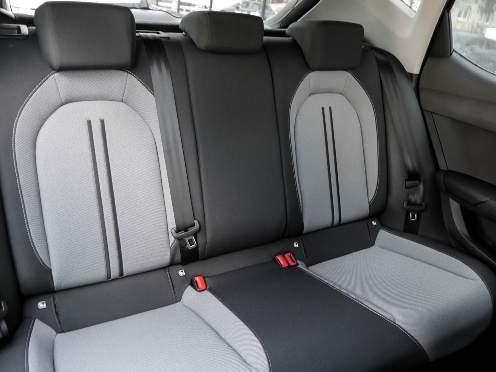 Seat Leon 1.5 ROAD EDITION DSG NAV RFK KEYL AHK-Vorb.