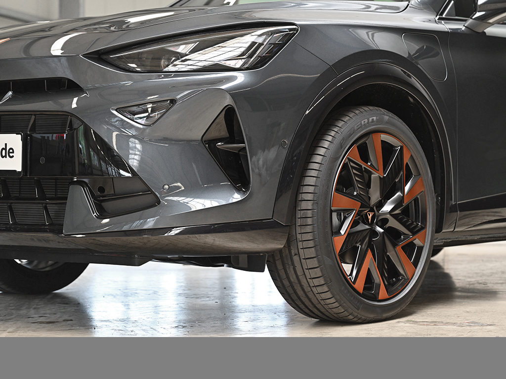 Cupra Formentor 1.5 HYBRID DSG NAV ACC AHK-Vorb. 19LM