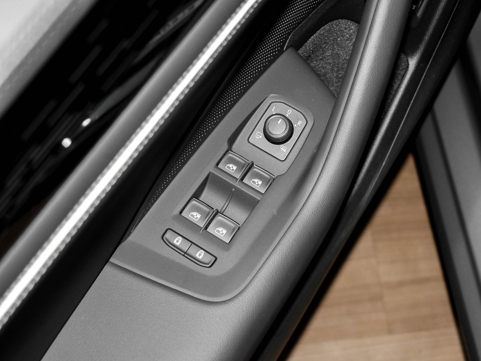 Volkswagen Passat Variant 2.0 TDI ELEGANCE DSG AHK DCC HEAD-UP 360CAM